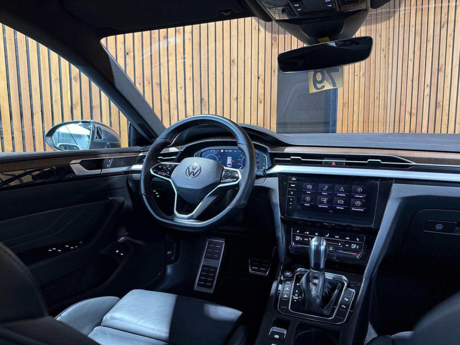 Fahrzeugabbildung Volkswagen Arteon 1.4 eHybrid SB*Navi*LED*Kam*AHK*DCC*Leder