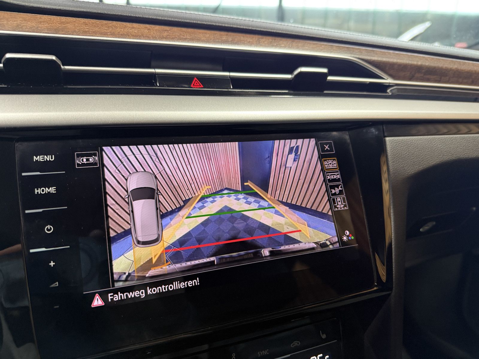 Fahrzeugabbildung Volkswagen Arteon 1.4 eHybrid SB*Navi*LED*Kam*AHK*DCC*Leder