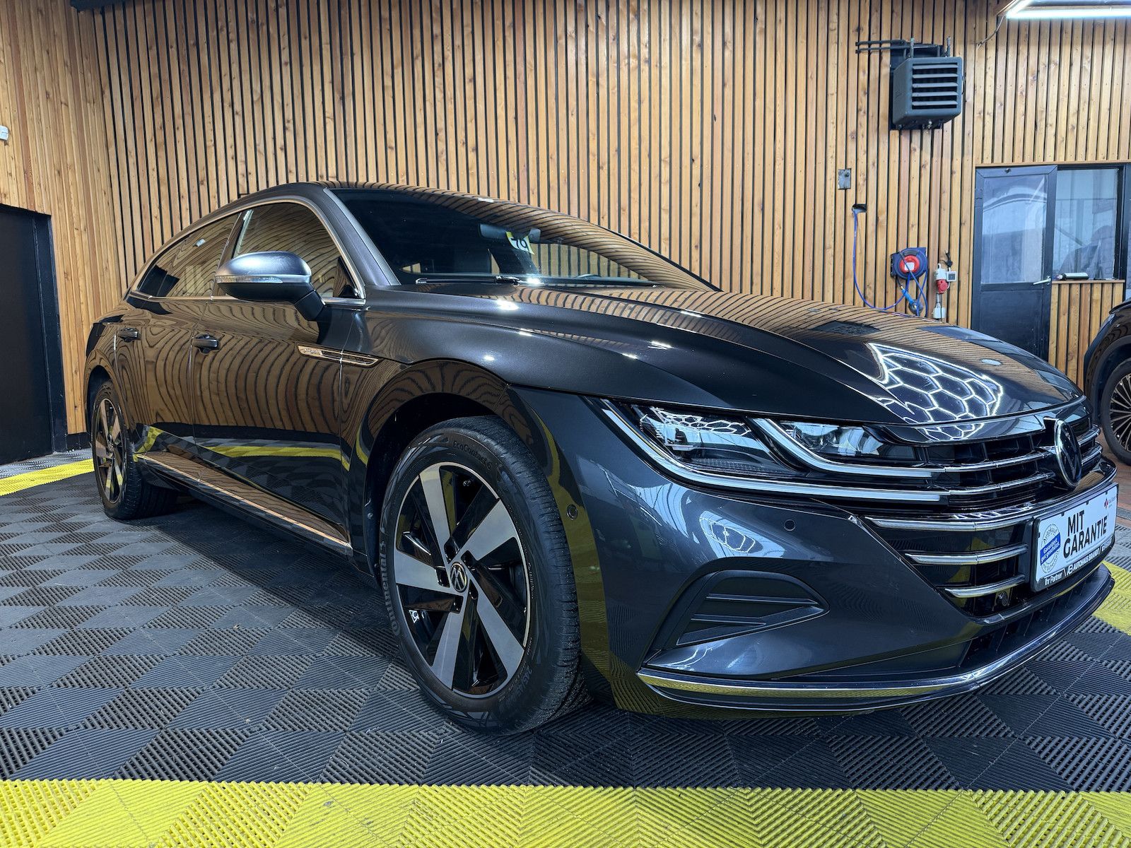 Fahrzeugabbildung Volkswagen Arteon 1.4 eHybrid SB*Navi*LED*Kam*AHK*DCC*Leder