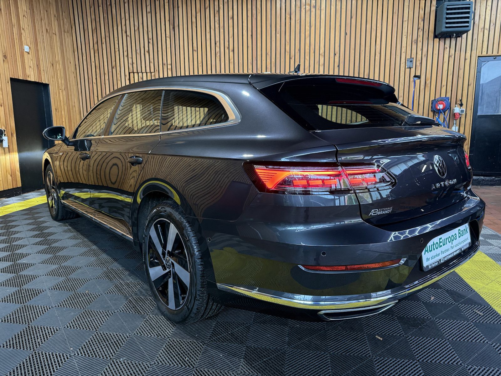 Fahrzeugabbildung Volkswagen Arteon 1.4 eHybrid SB*Navi*LED*Kam*AHK*DCC*Leder