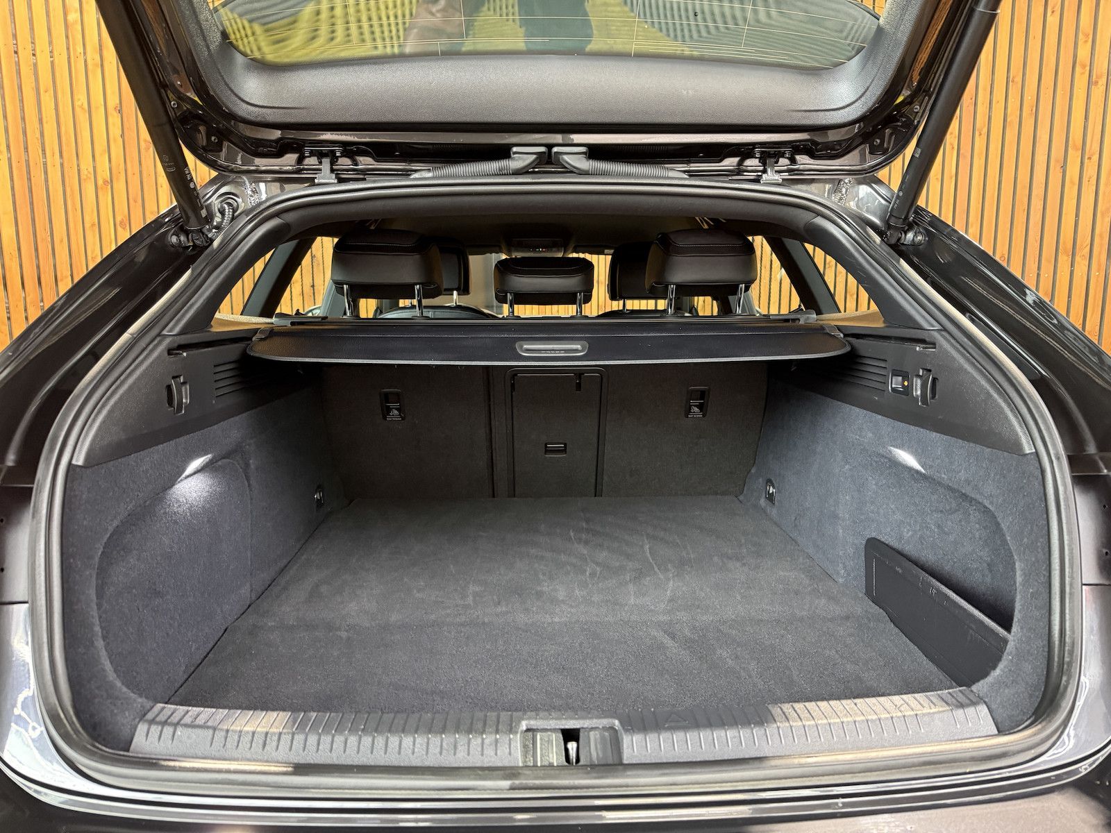 Fahrzeugabbildung Volkswagen Arteon 1.4 eHybrid SB*Navi*LED*Kam*AHK*DCC*Leder