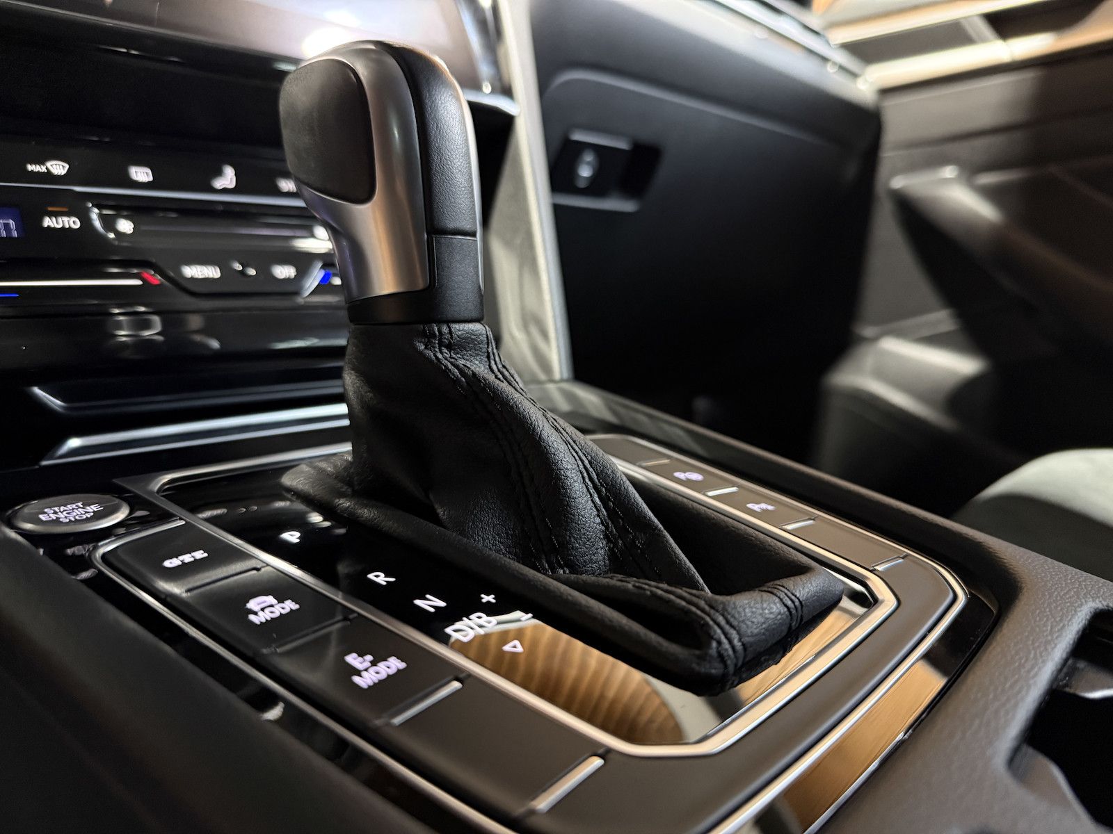 Fahrzeugabbildung Volkswagen Arteon 1.4 eHybrid SB*Navi*LED*Kam*AHK*DCC*Leder