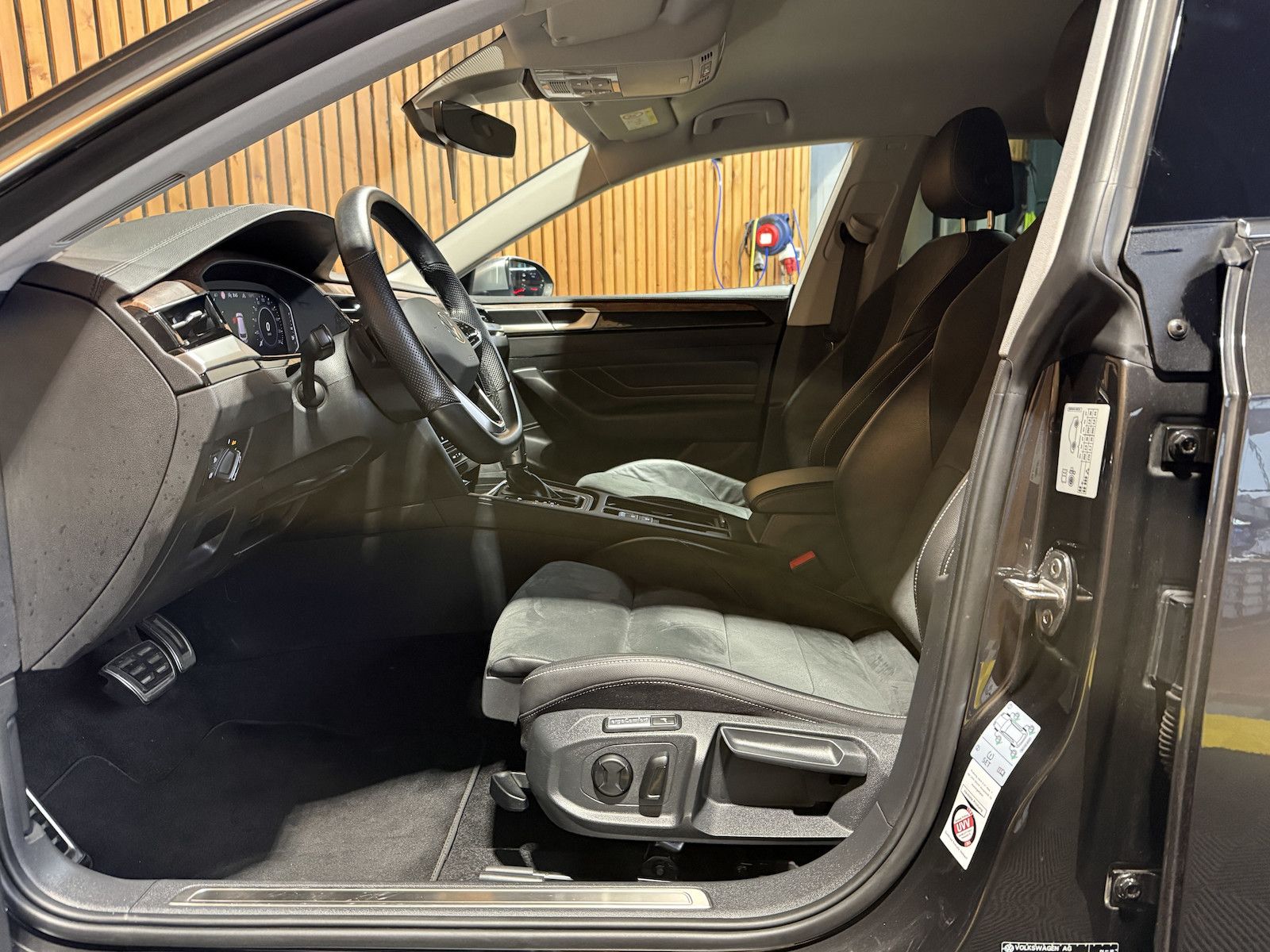 Fahrzeugabbildung Volkswagen Arteon 1.4 eHybrid SB*Navi*LED*Kam*AHK*DCC*Leder