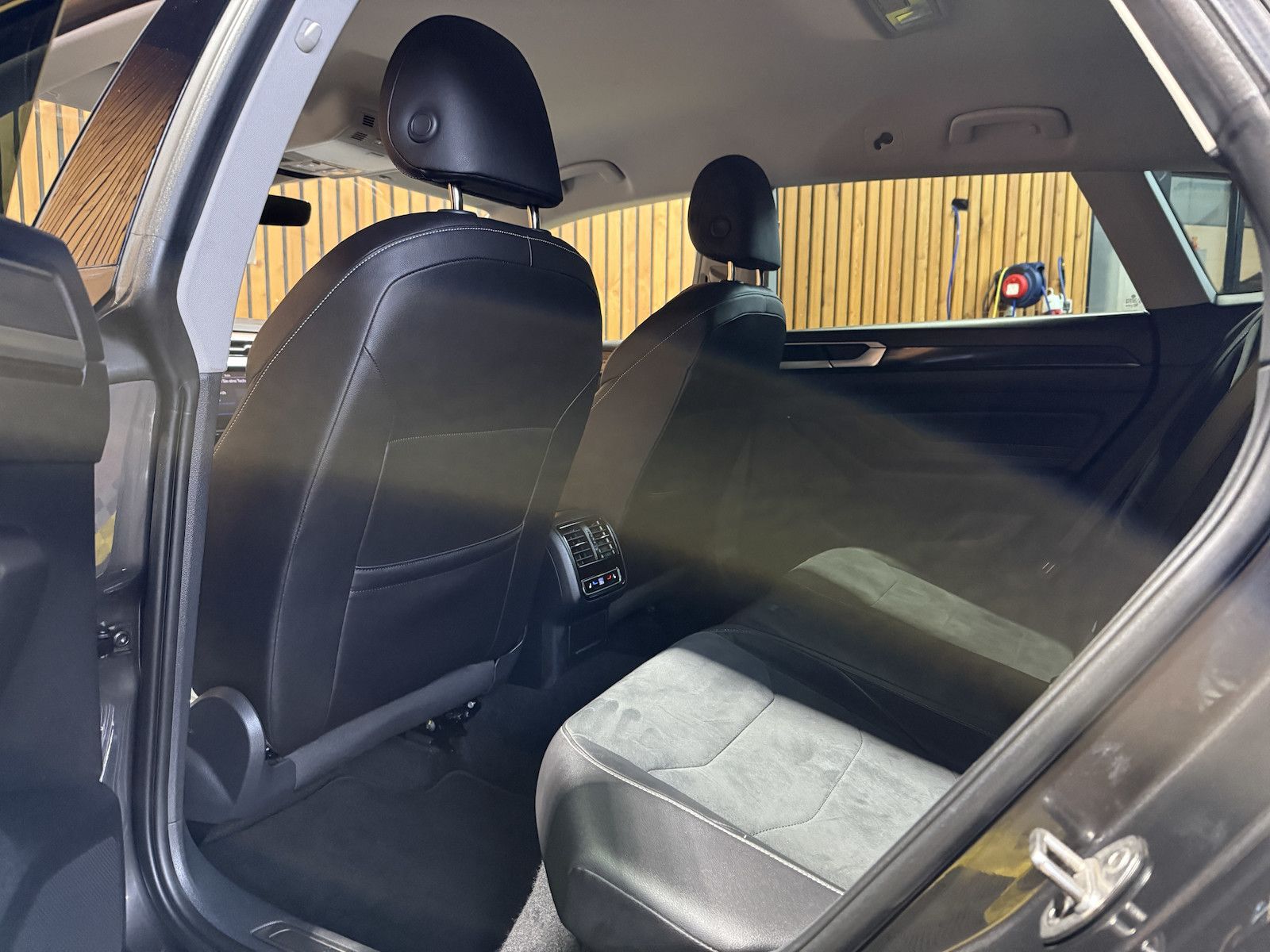 Fahrzeugabbildung Volkswagen Arteon 1.4 eHybrid SB*Navi*LED*Kam*AHK*DCC*Leder