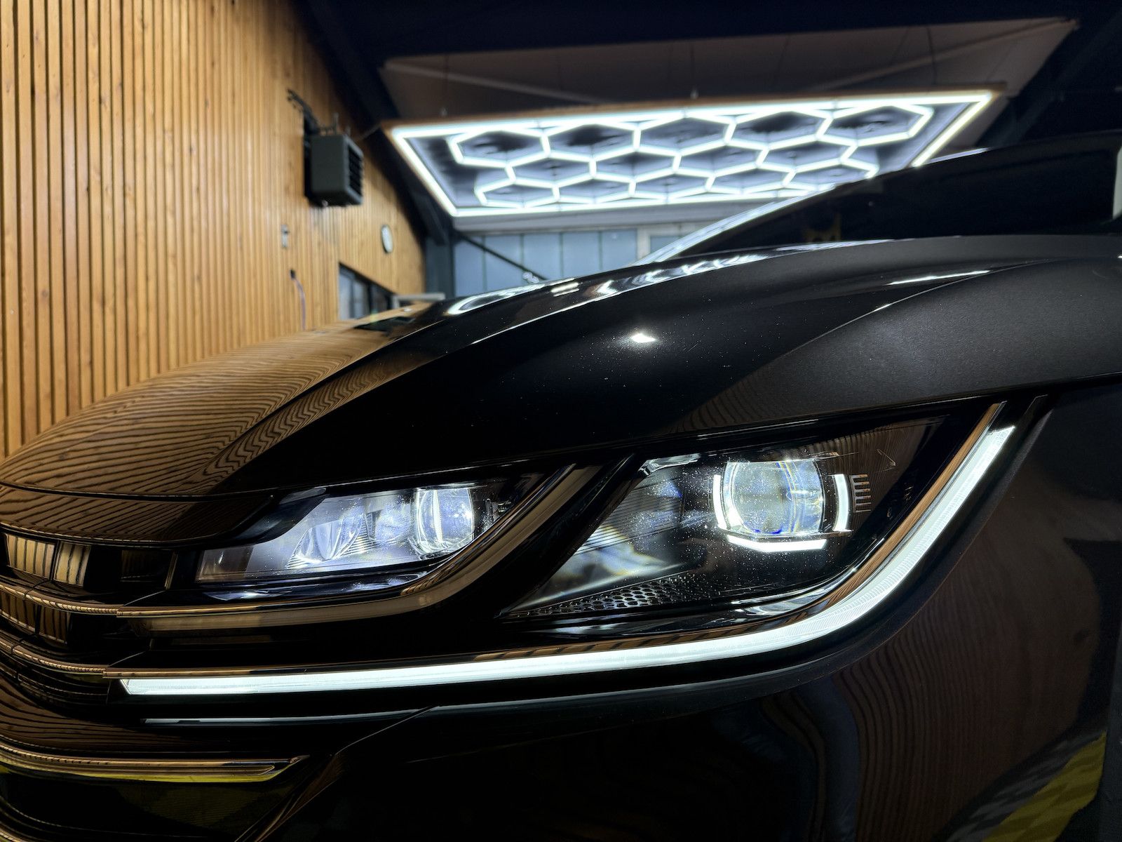 Fahrzeugabbildung Volkswagen Arteon 1.4 eHybrid SB*Navi*LED*Kam*AHK*DCC*Leder