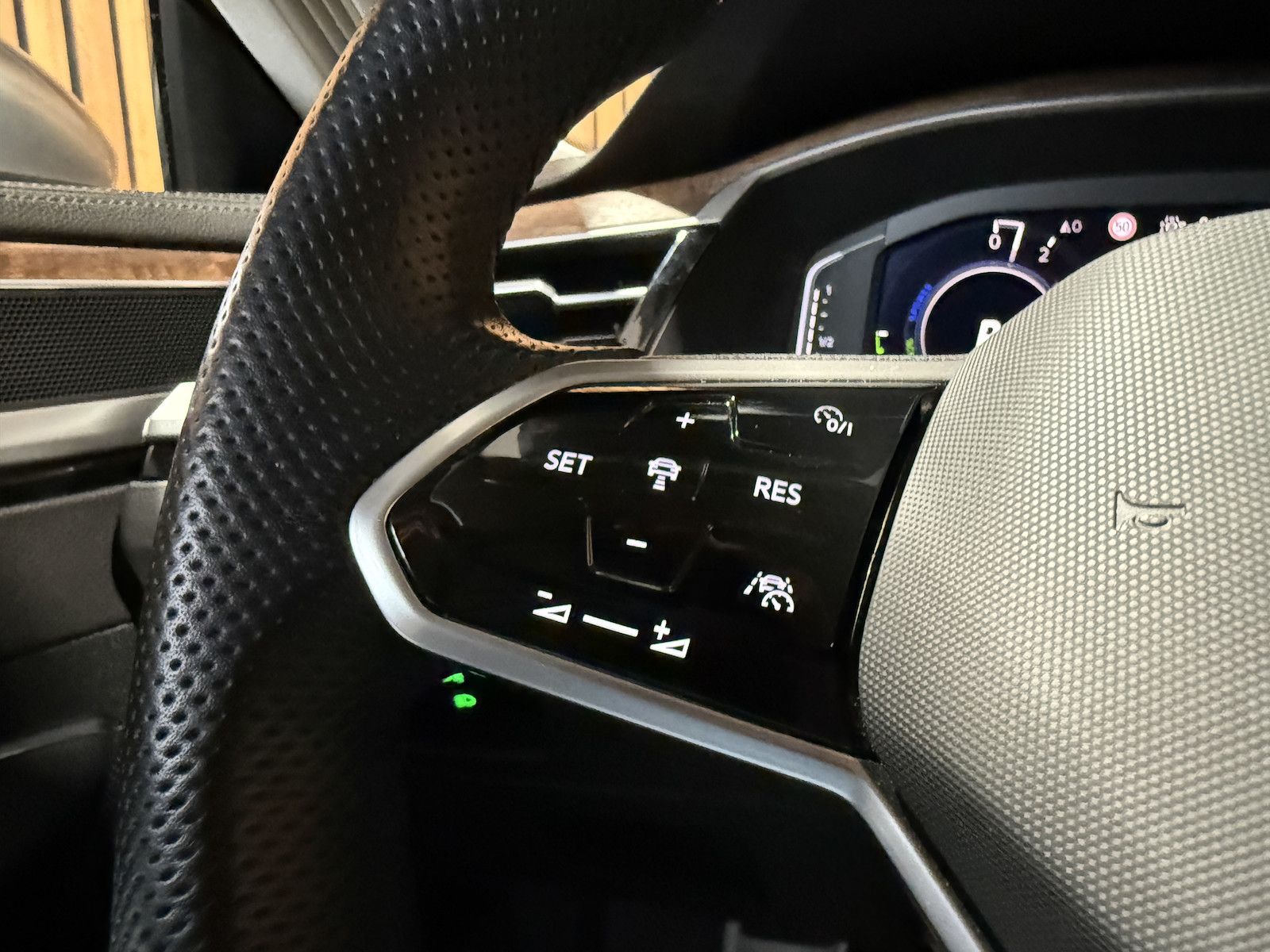 Fahrzeugabbildung Volkswagen Arteon 1.4 eHybrid SB*Navi*LED*Kam*AHK*DCC*Leder