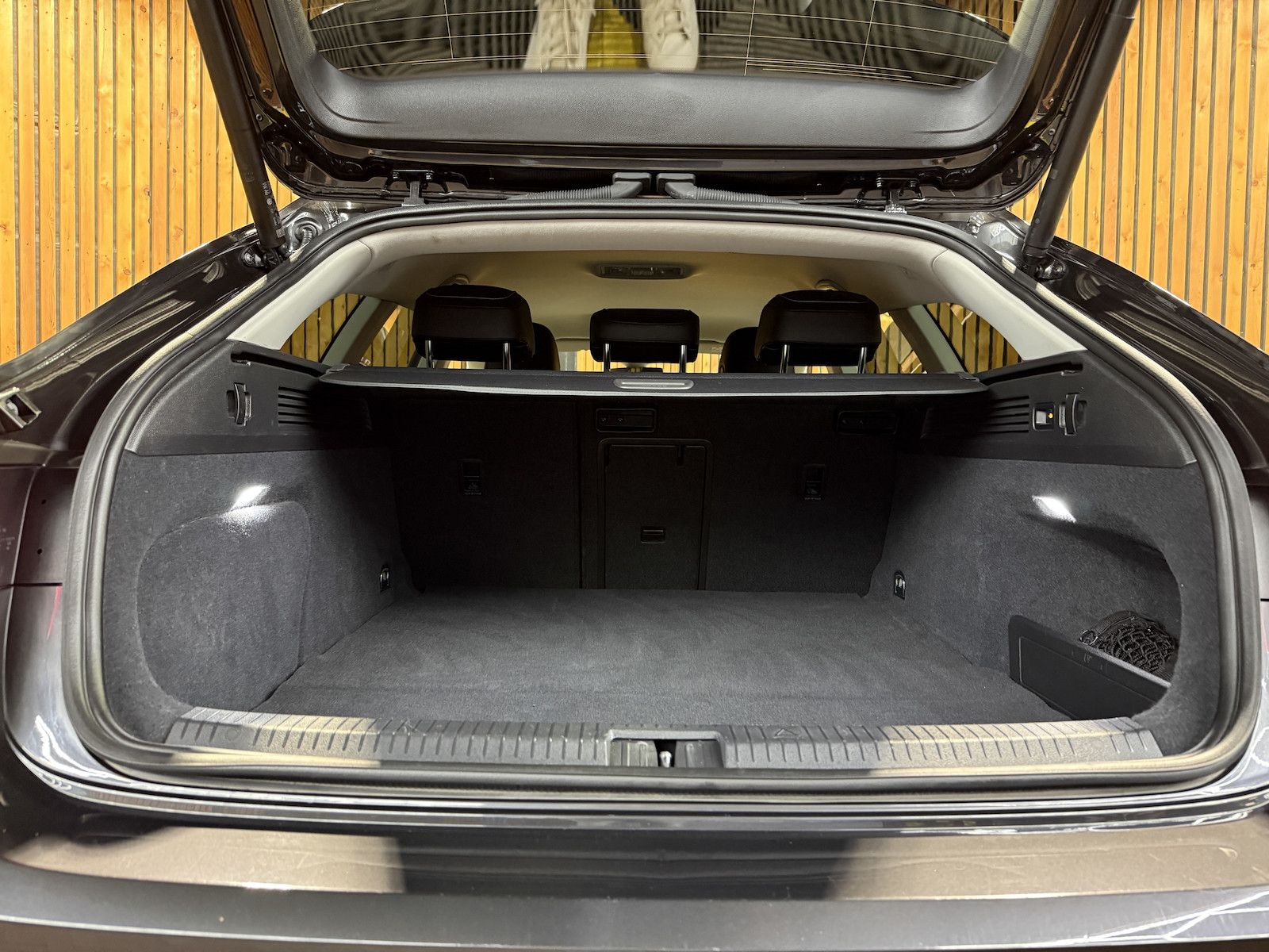 Fahrzeugabbildung Volkswagen Arteon 1.4 eHybrid SB*Navi*LED*Kam*AHK*DCC*Leder