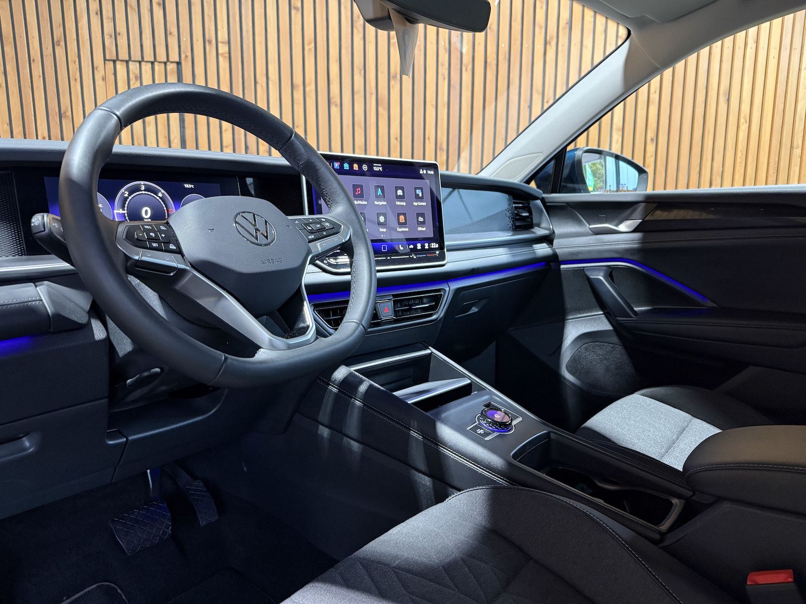 Fahrzeugabbildung Volkswagen Tayron 2,0 TDI DSG 7-Sitzer*Navi*Kam*AHK*Matrix