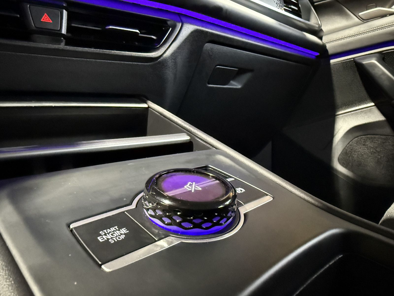 Fahrzeugabbildung Volkswagen Tayron 2,0 TDI DSG 7-Sitzer*Navi*Kam*AHK*Matrix