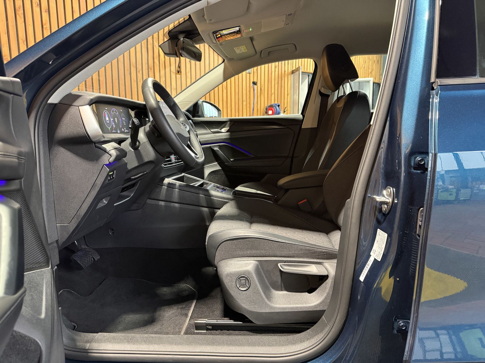 Fahrzeugabbildung Volkswagen Tayron 2,0 TDI DSG 7-Sitzer*Navi*Kam*AHK*Matrix