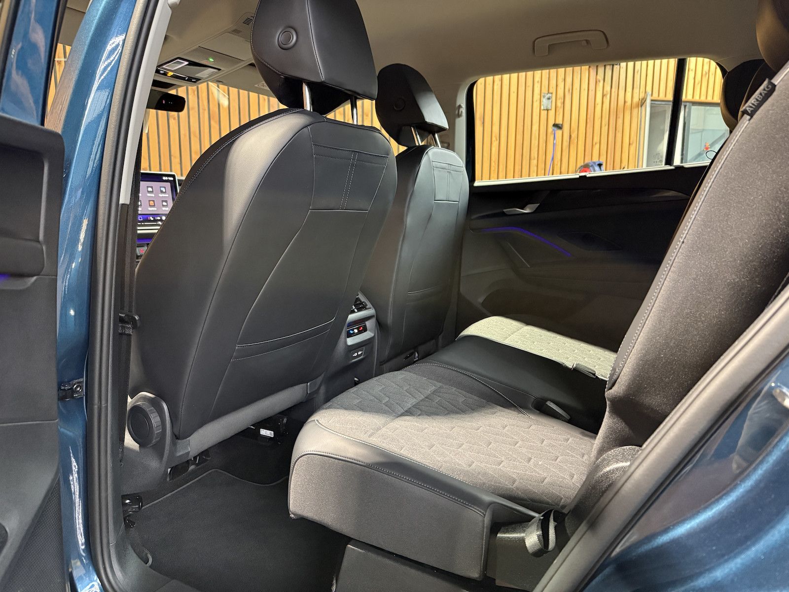 Fahrzeugabbildung Volkswagen Tayron 2,0 TDI DSG 7-Sitzer*Navi*Kam*AHK*Matrix