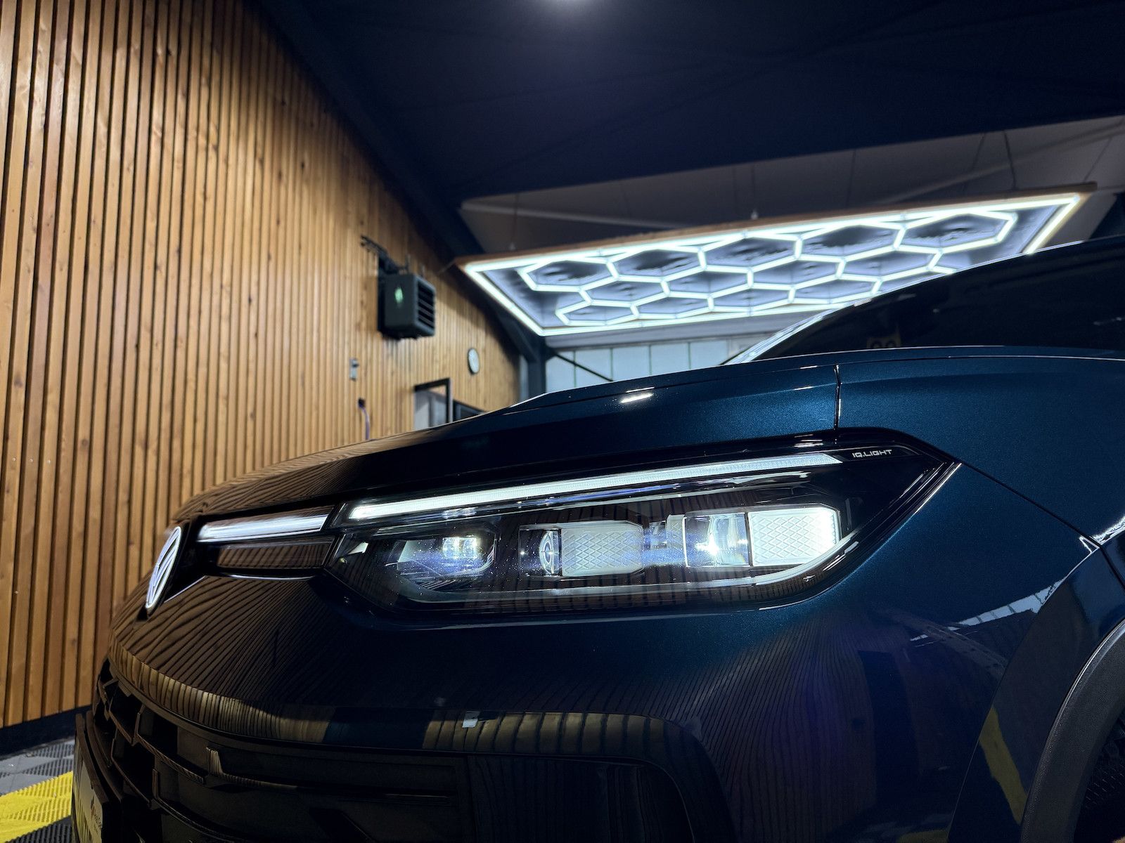 Fahrzeugabbildung Volkswagen Tayron 2,0 TDI DSG 7-Sitzer*Navi*Kam*AHK*Matrix