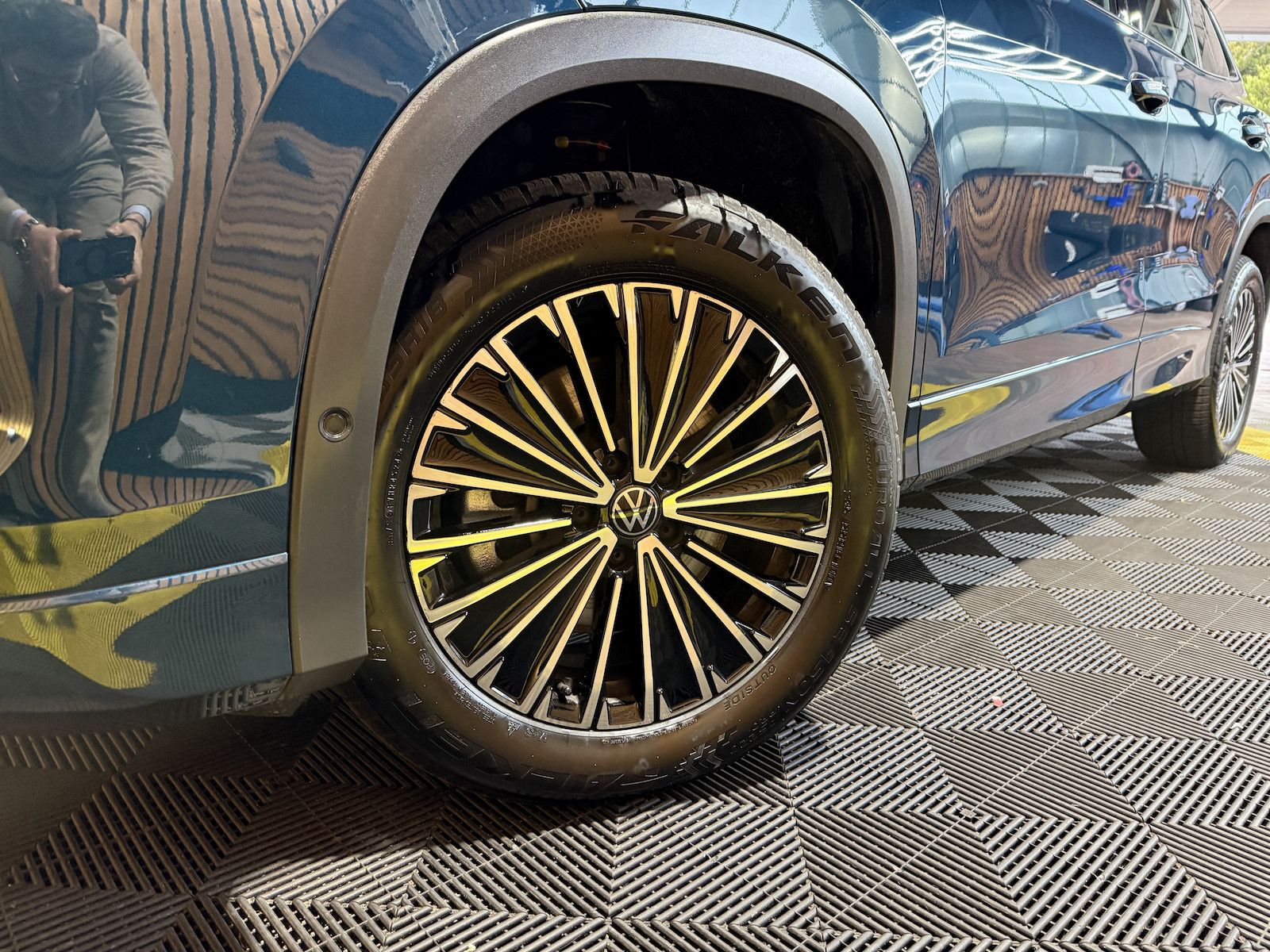 Fahrzeugabbildung Volkswagen Tayron 2,0 TDI DSG 7-Sitzer*Navi*Kam*AHK*Matrix