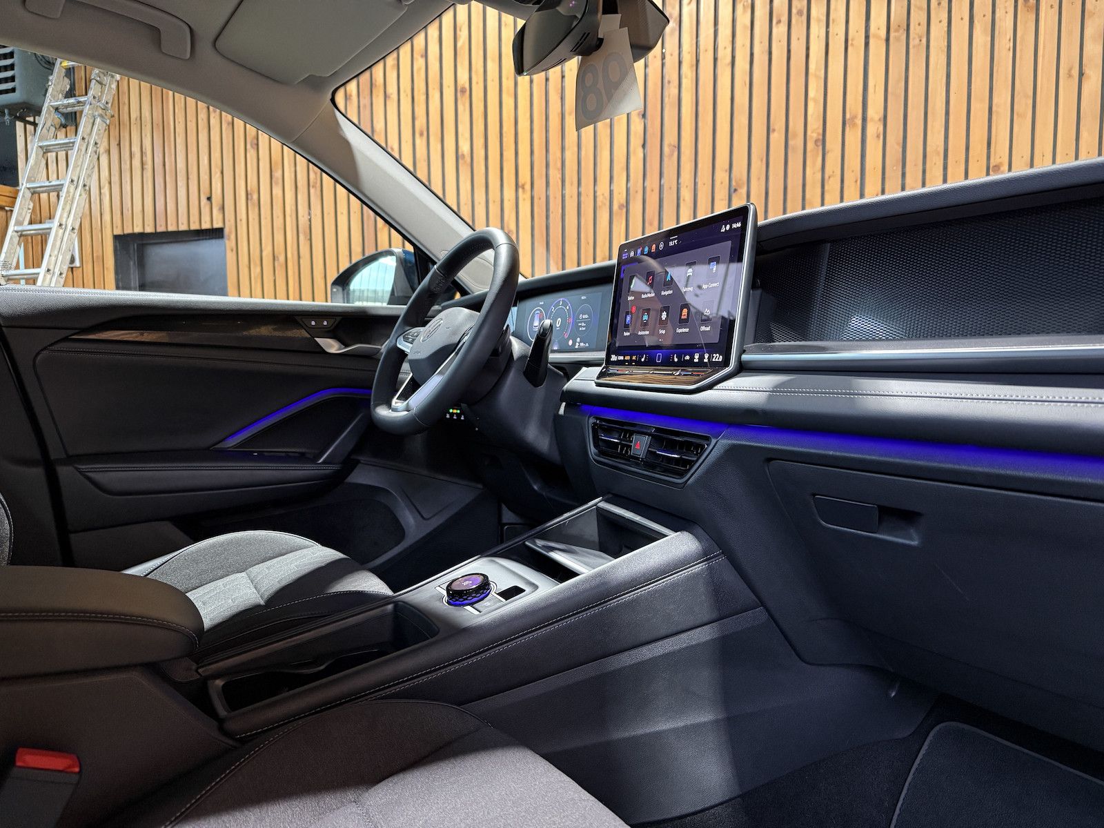 Fahrzeugabbildung Volkswagen Tayron 2,0 TDI DSG 7-Sitzer*Navi*Kam*AHK*Matrix