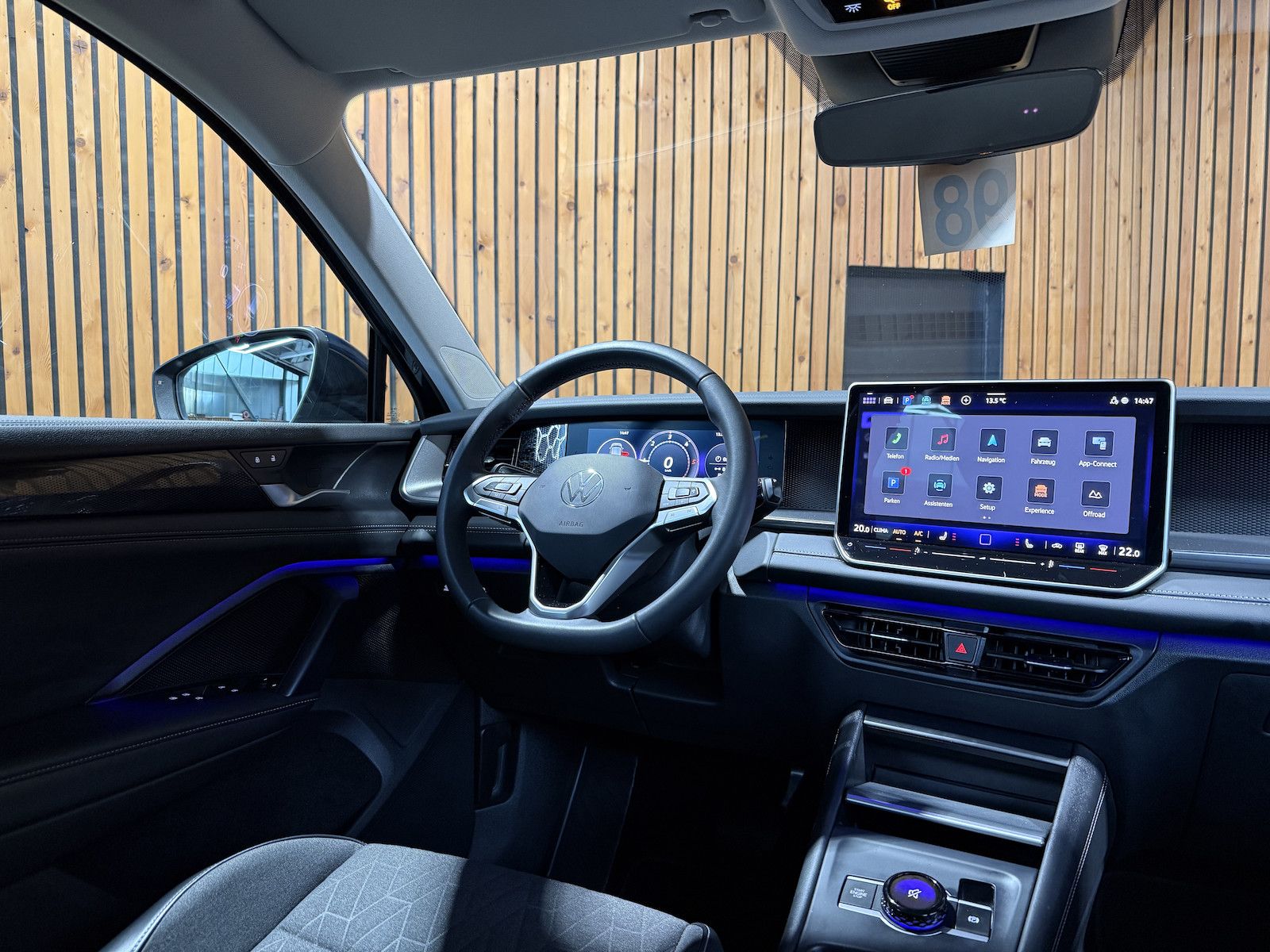 Fahrzeugabbildung Volkswagen Tayron 2,0 TDI DSG 7-Sitzer*Navi*Kam*AHK*Matrix