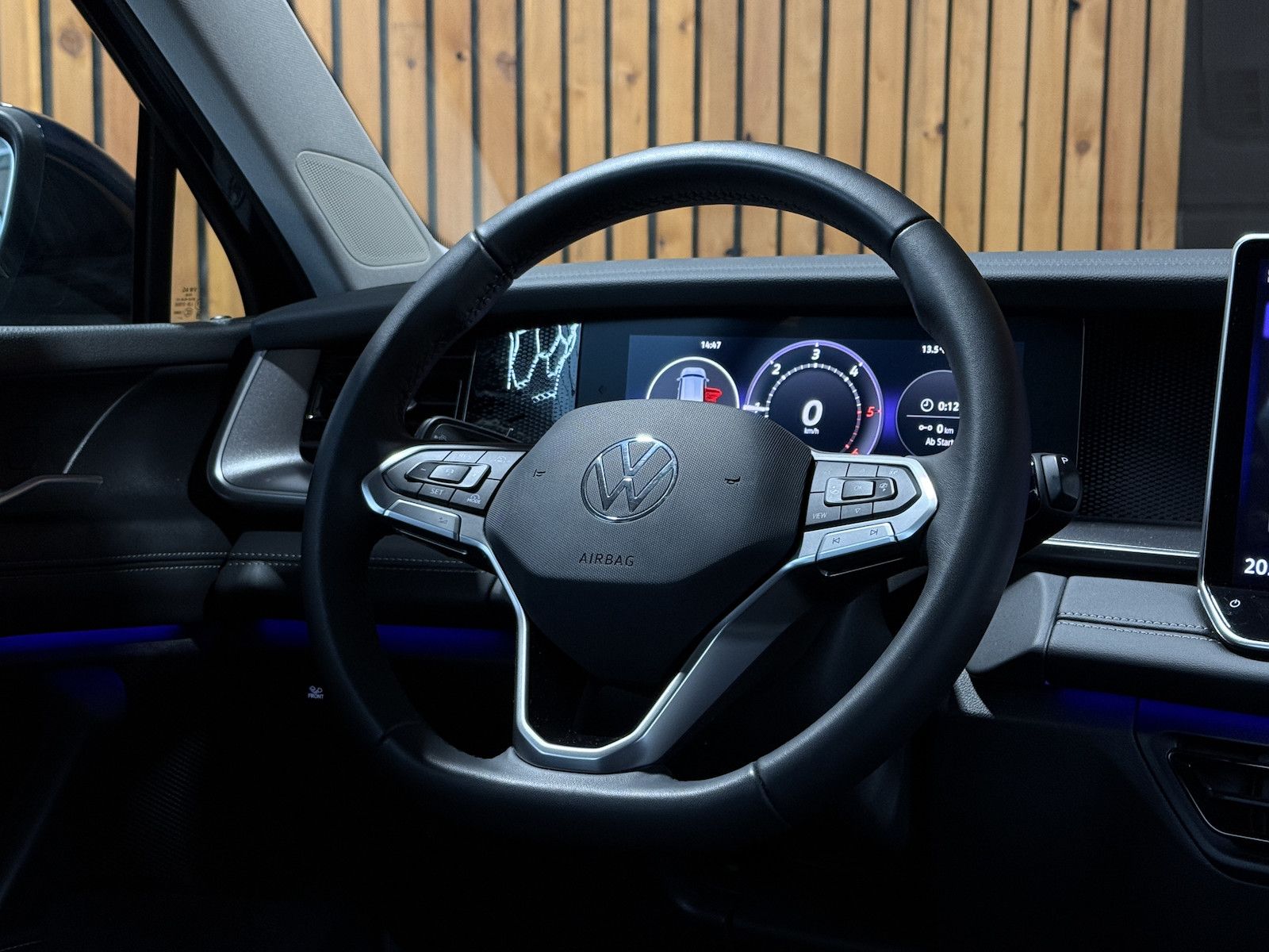 Fahrzeugabbildung Volkswagen Tayron 2,0 TDI DSG 7-Sitzer*Navi*Kam*AHK*Matrix