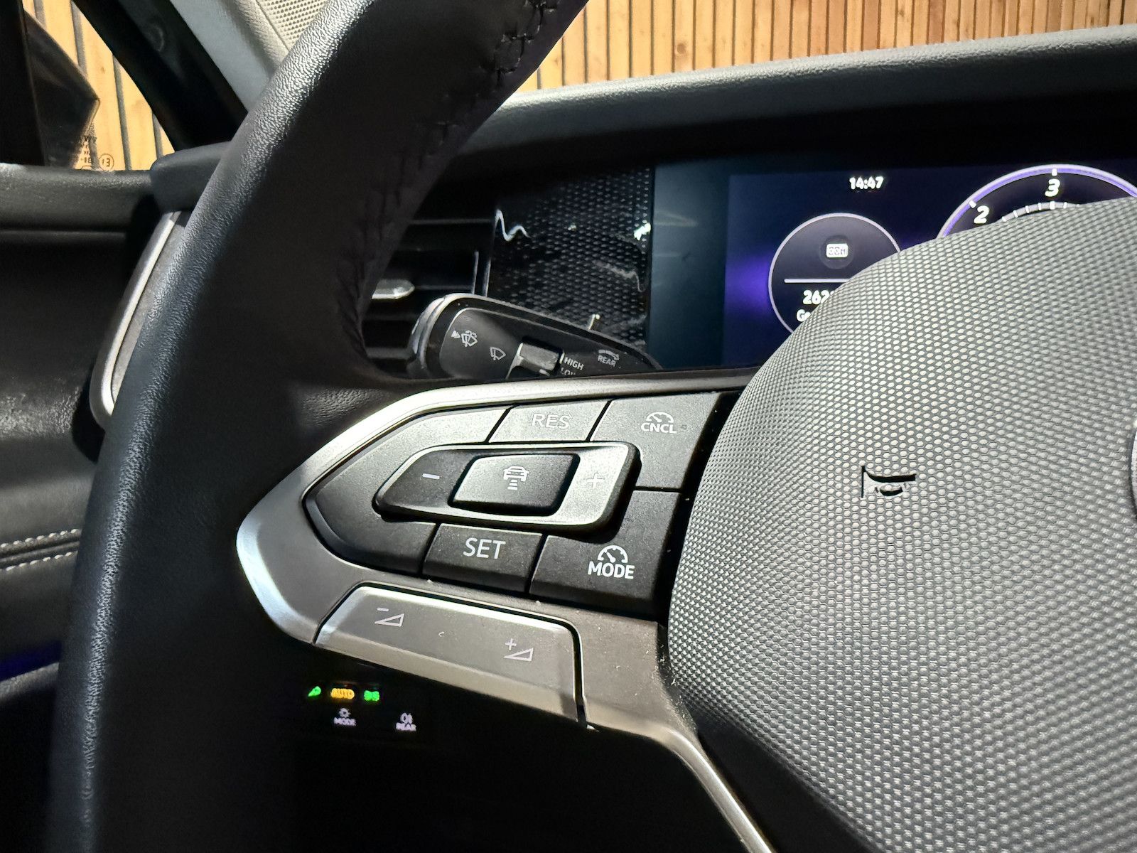 Fahrzeugabbildung Volkswagen Tayron 2,0 TDI DSG 7-Sitzer*Navi*Kam*AHK*Matrix