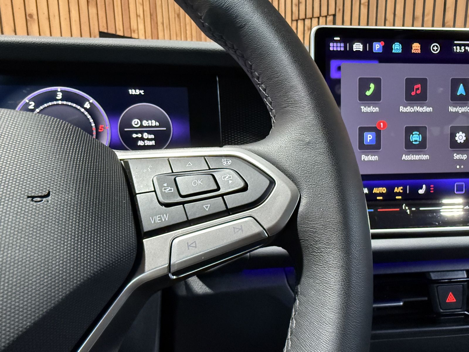 Fahrzeugabbildung Volkswagen Tayron 2,0 TDI DSG 7-Sitzer*Navi*Kam*AHK*Matrix