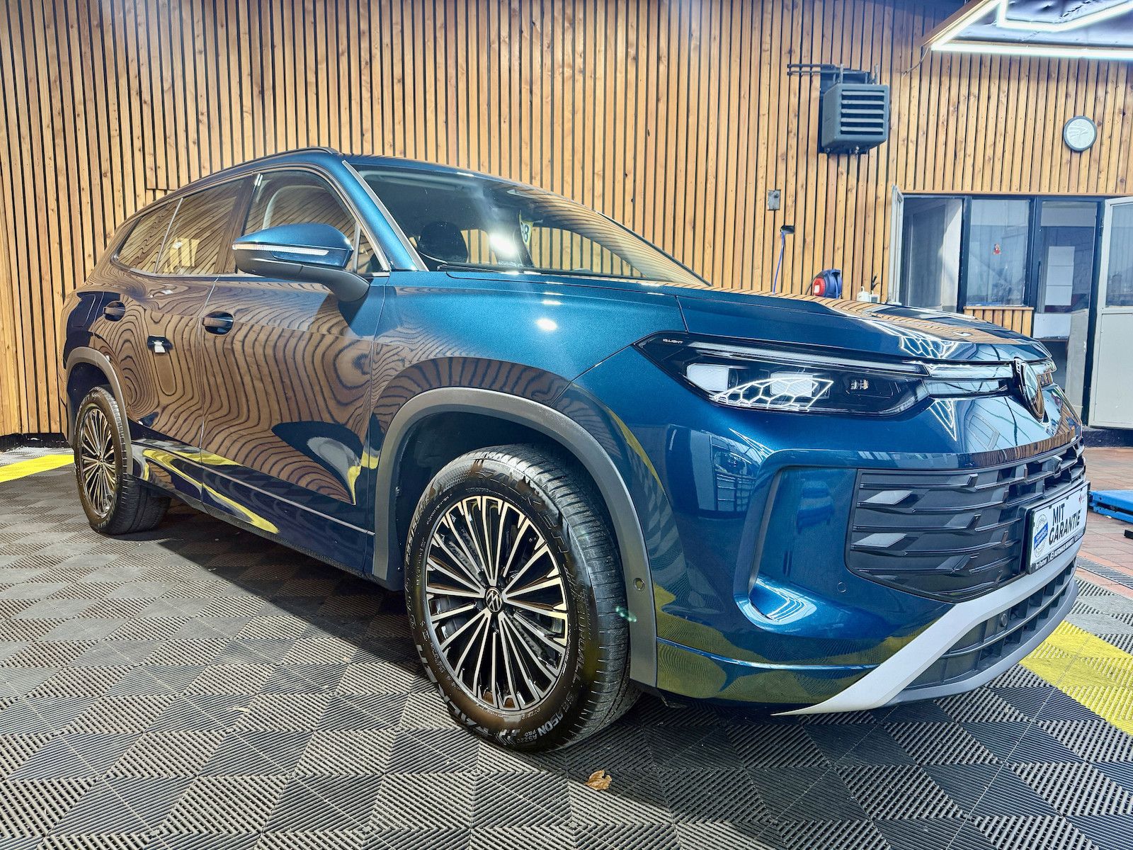 Fahrzeugabbildung Volkswagen Tayron 2,0 TDI DSG 7-Sitzer*Navi*Kam*AHK*Matrix