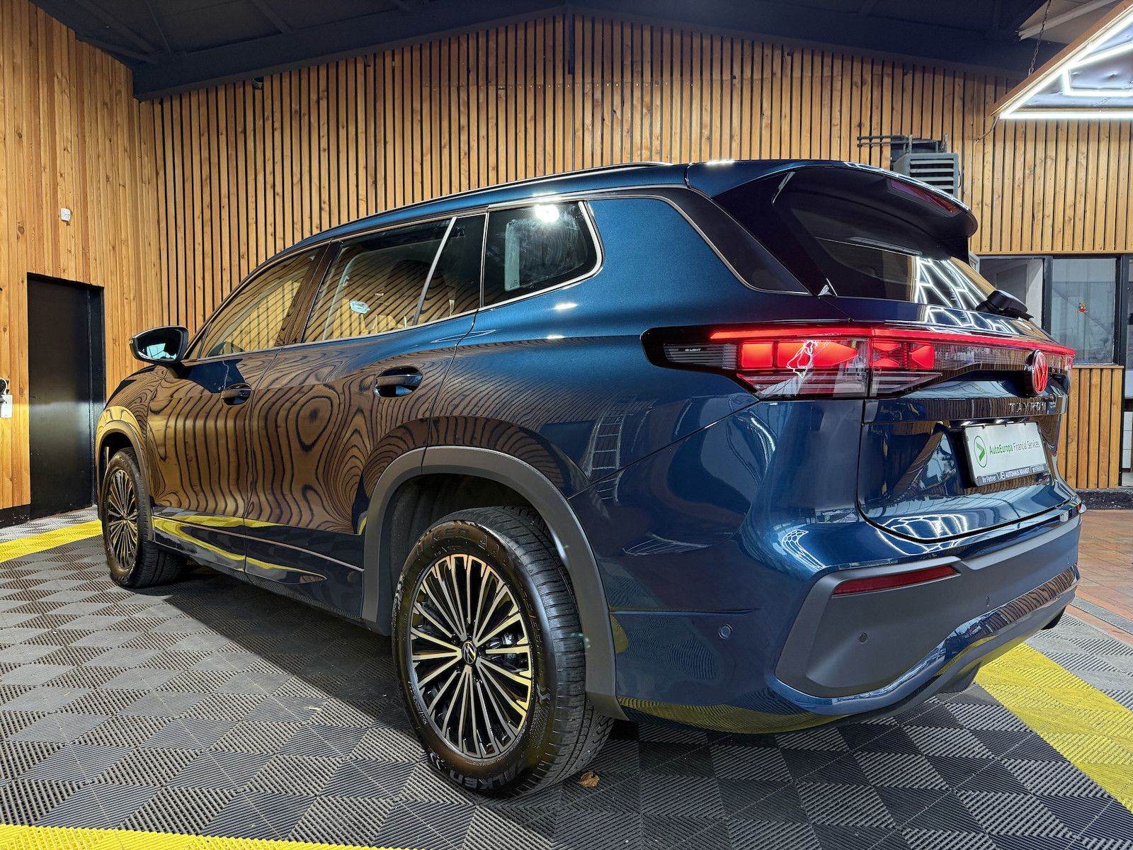 Fahrzeugabbildung Volkswagen Tayron 2,0 TDI DSG 7-Sitzer*Navi*Kam*AHK*Matrix