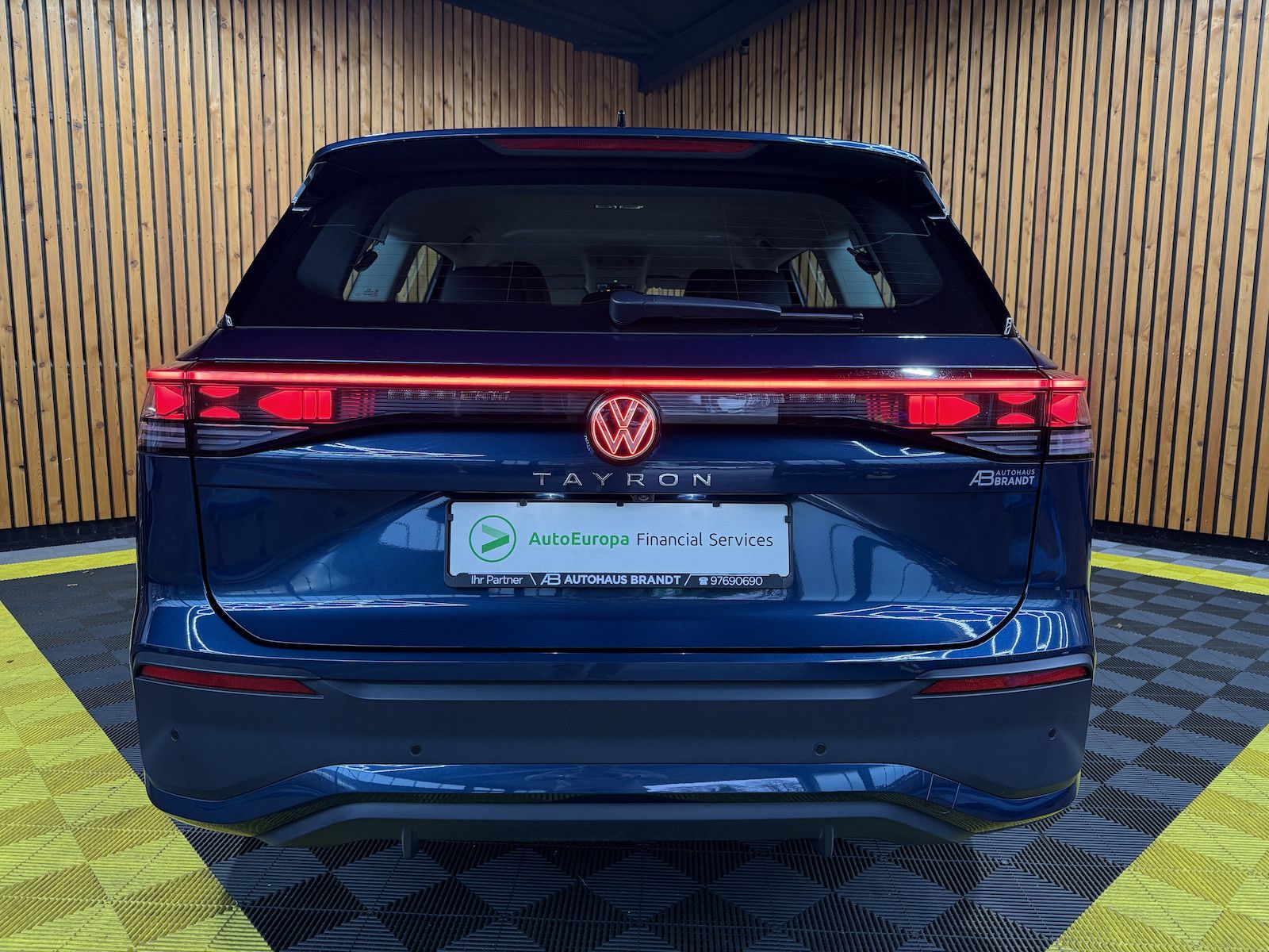 Fahrzeugabbildung Volkswagen Tayron 2,0 TDI DSG 7-Sitzer*Navi*Kam*AHK*Matrix