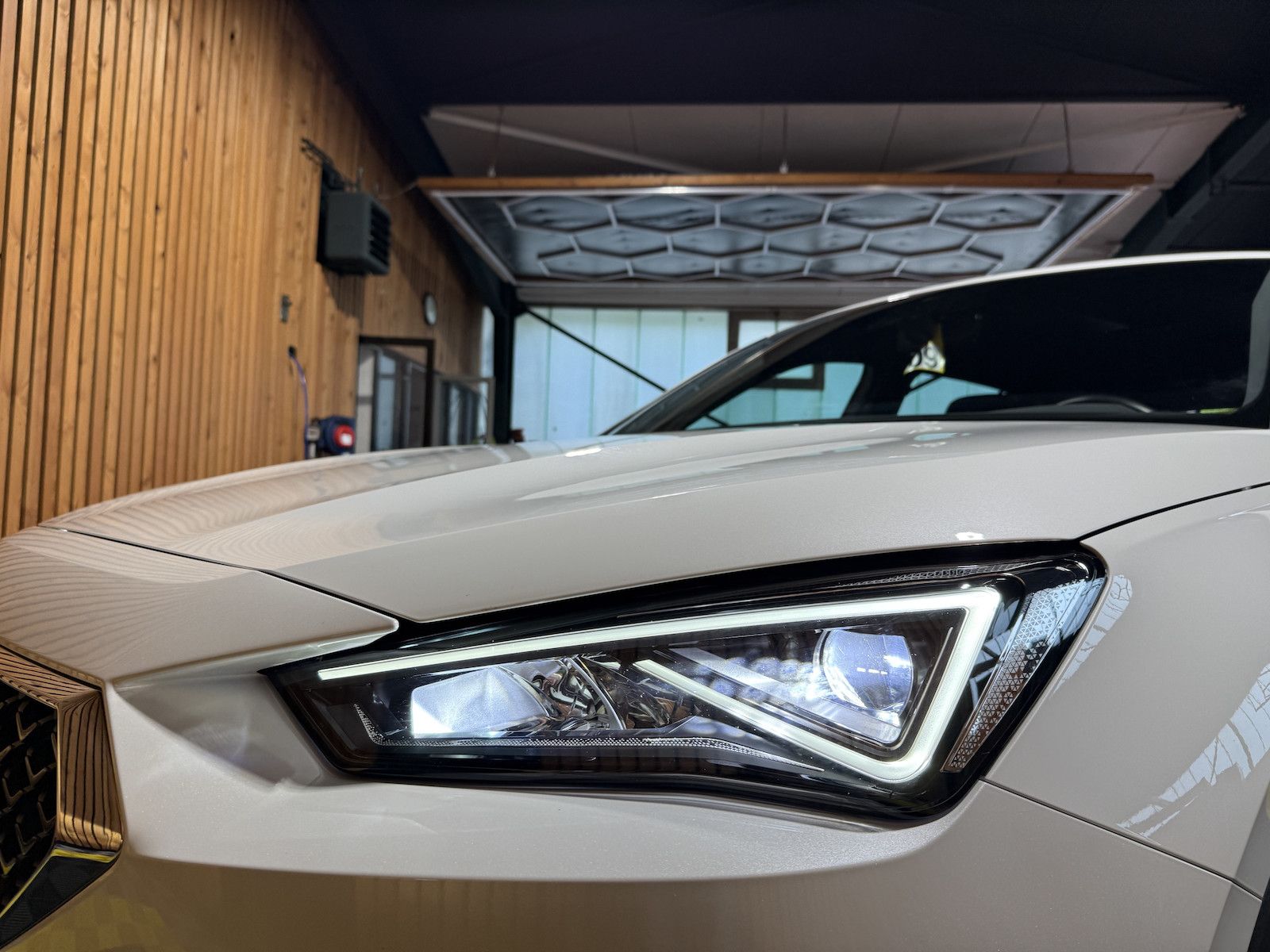 Fahrzeugabbildung SEAT Tarraco 2,0 TDI DSG Navi*LED*Kam*AHK*7-Sitzer*VC