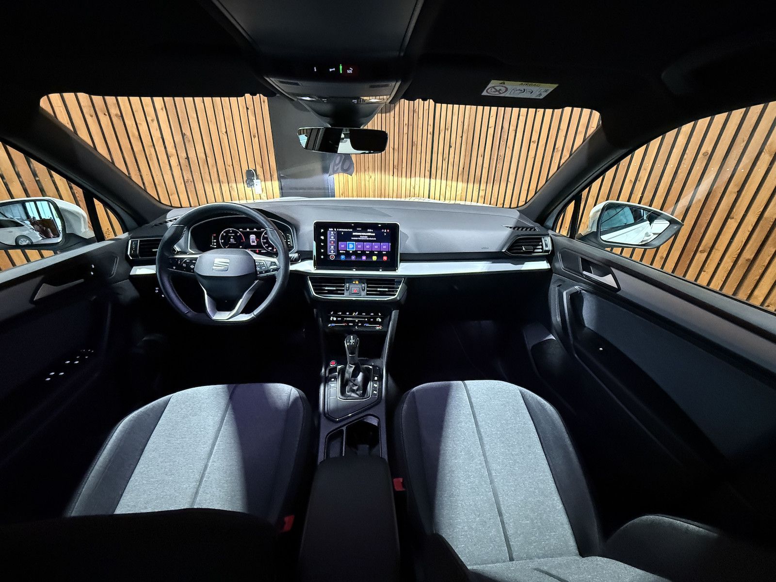 Fahrzeugabbildung SEAT Tarraco 2,0 TDI DSG Navi*LED*Kam*AHK*7-Sitzer*VC