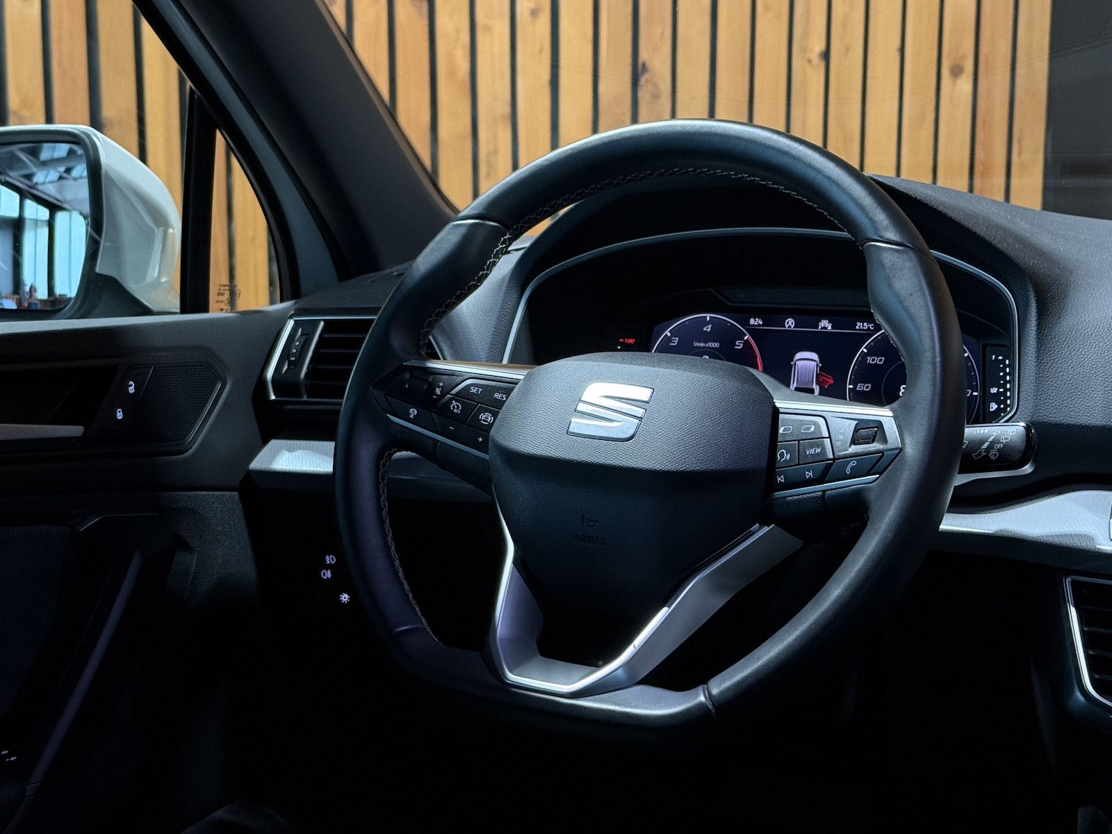 Fahrzeugabbildung SEAT Tarraco 2,0 TDI DSG Navi*LED*Kam*AHK*7-Sitzer*VC