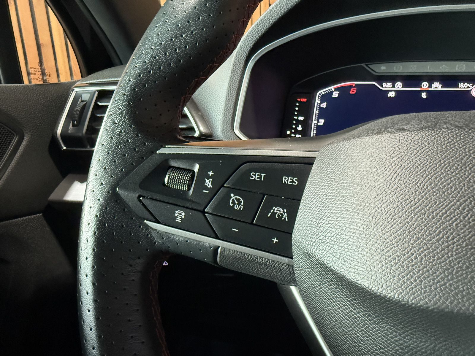 Fahrzeugabbildung SEAT Tarraco 2,0 TDI FR DSG *Navi*LED*Kam*AHK*Kessy*