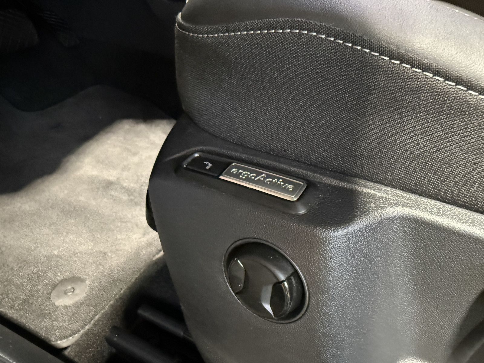 Fahrzeugabbildung Volkswagen T-Roc 2,0 TDI Style DSG Navi*LED*Kam*Virtual*AHK