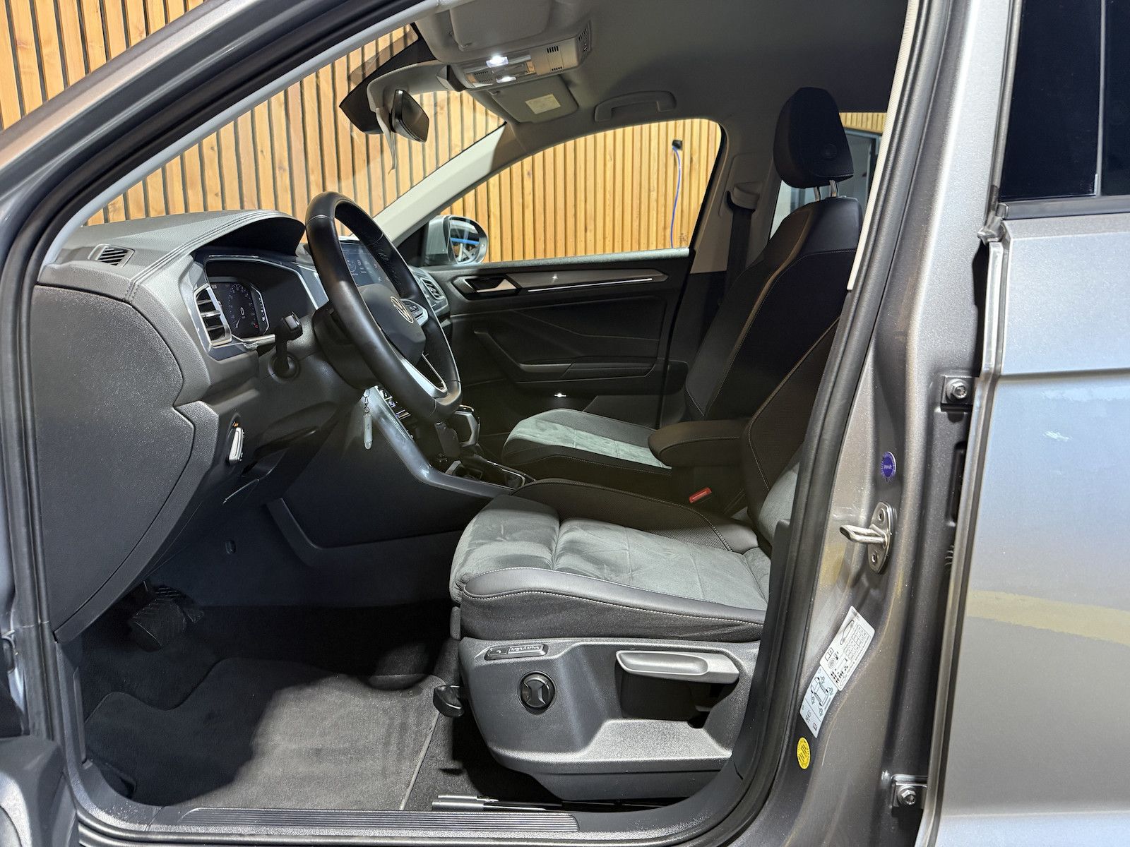 Fahrzeugabbildung Volkswagen T-Roc 2,0 TDI Style DSG Navi*LED*Kam*Virtual*AHK