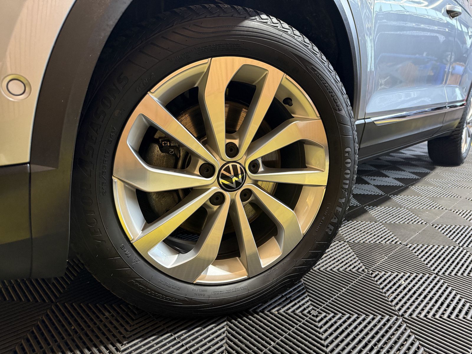 Fahrzeugabbildung Volkswagen T-Roc 2,0 TDI Style DSG Navi*LED*Kam*Virtual*AHK