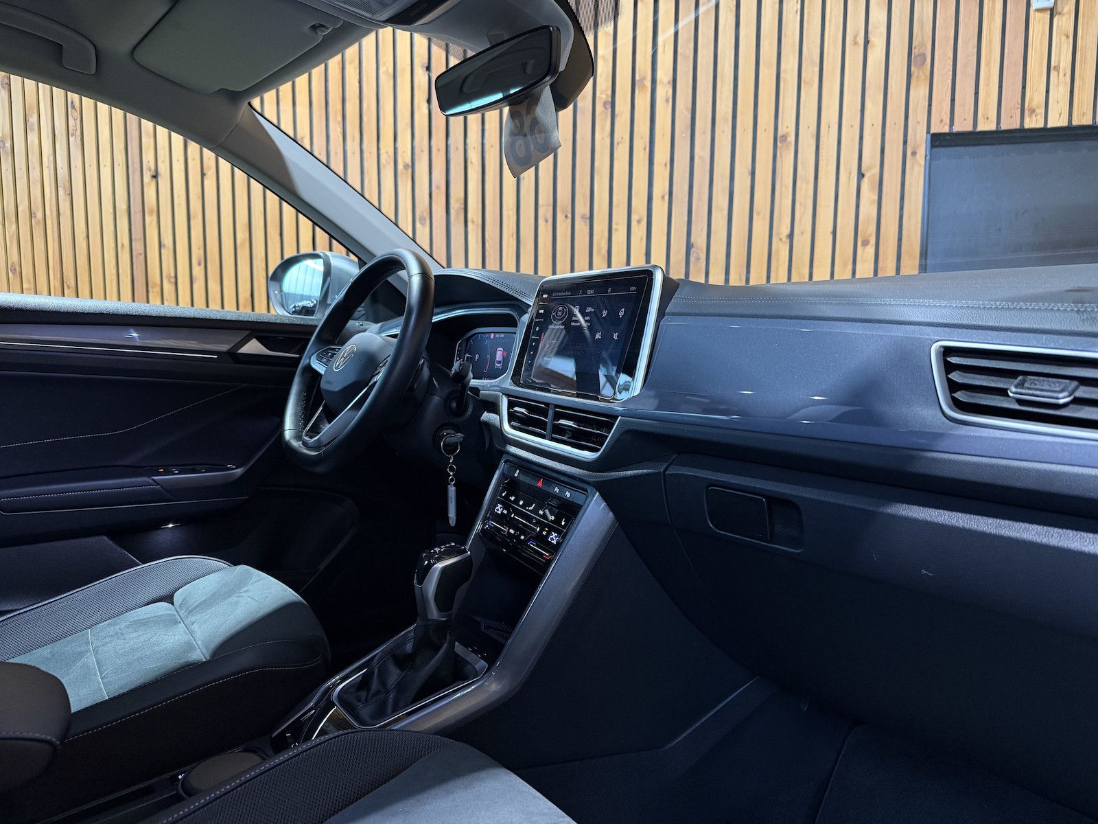 Fahrzeugabbildung Volkswagen T-Roc 2,0 TDI Style DSG Navi*LED*Kam*Virtual*AHK