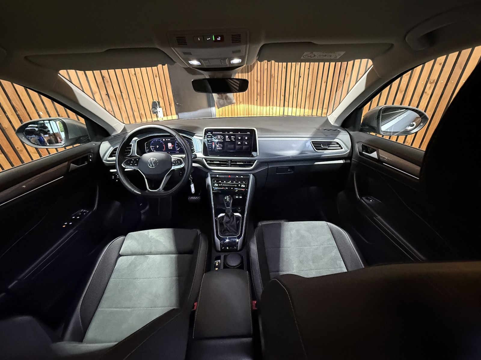 Fahrzeugabbildung Volkswagen T-Roc 2,0 TDI Style DSG Navi*LED*Kam*Virtual*AHK