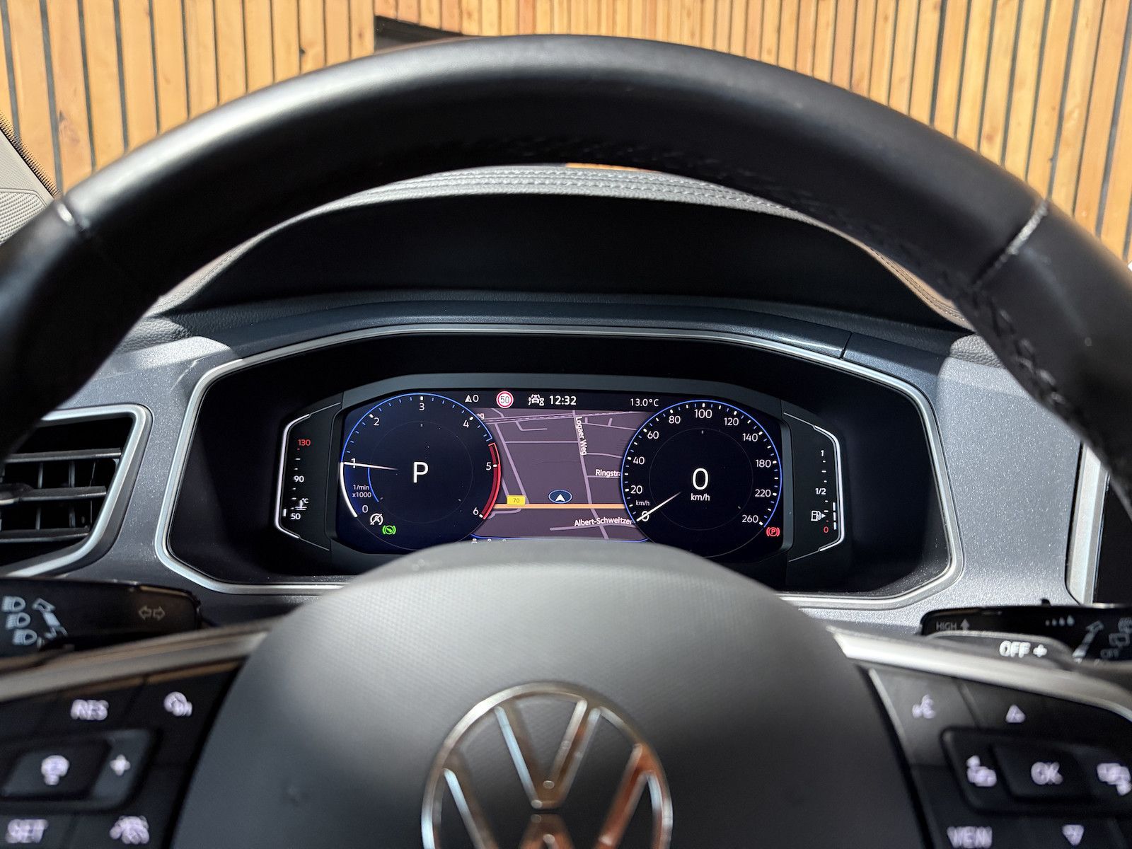 Fahrzeugabbildung Volkswagen T-Roc 2,0 TDI Style DSG Navi*LED*Kam*Virtual*AHK