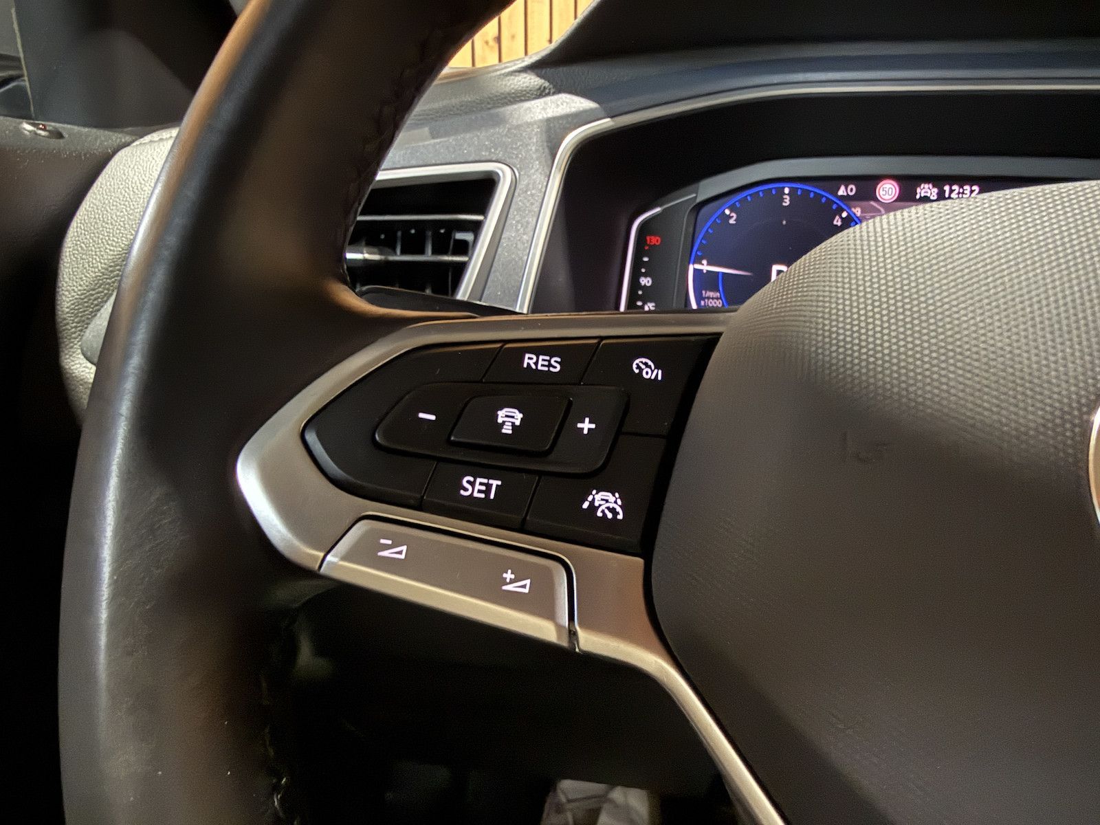 Fahrzeugabbildung Volkswagen T-Roc 2,0 TDI Style DSG Navi*LED*Kam*Virtual*AHK