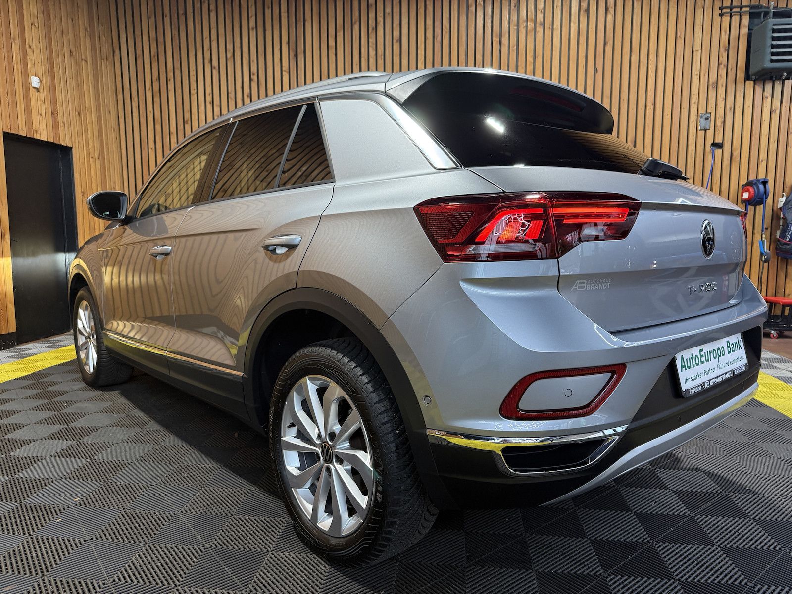 Fahrzeugabbildung Volkswagen T-Roc 2,0 TDI Style DSG Navi*LED*Kam*Virtual*AHK