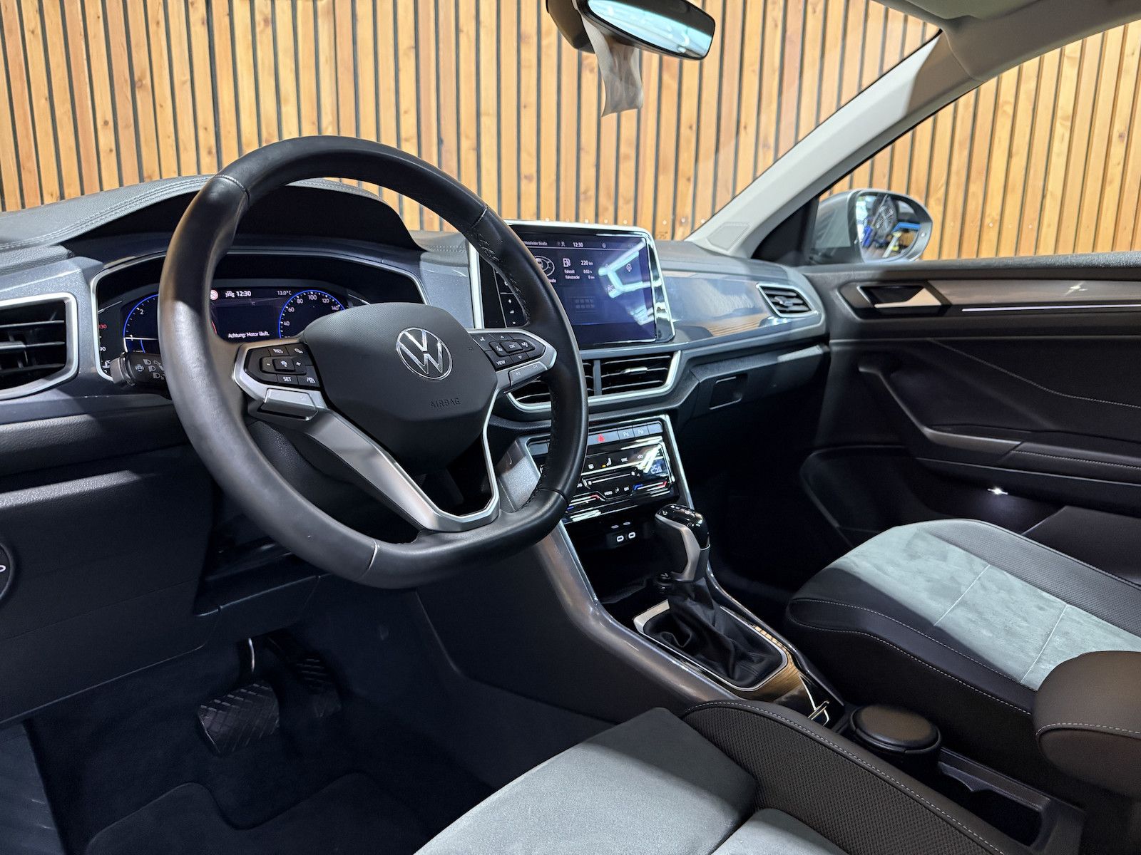 Fahrzeugabbildung Volkswagen T-Roc 2,0 TDI Style DSG Navi*LED*Kam*Virtual*AHK