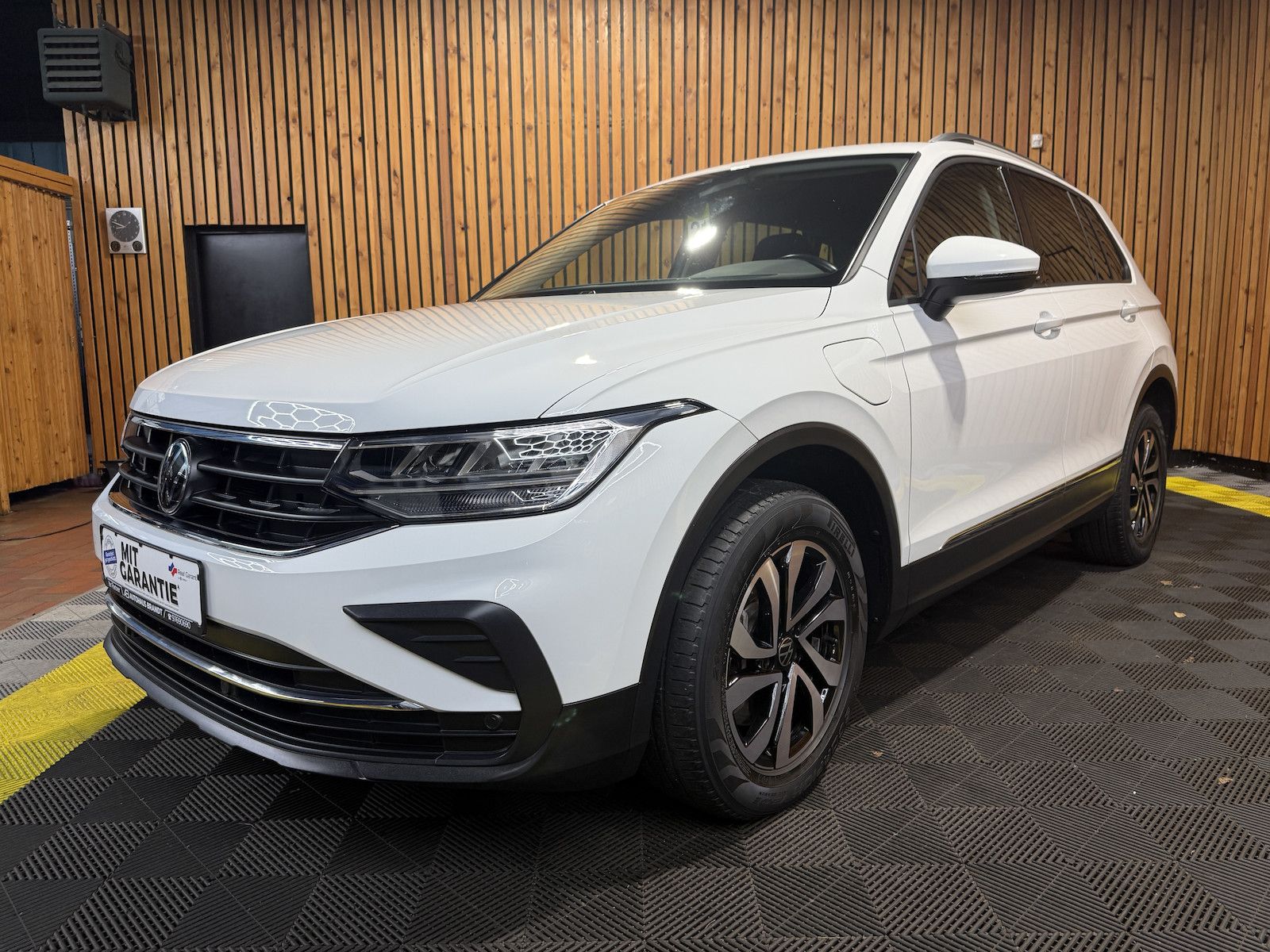 Volkswagen Tiguan 1,4 eHybrid Active DSG *Navi*ACC*LED*AHK