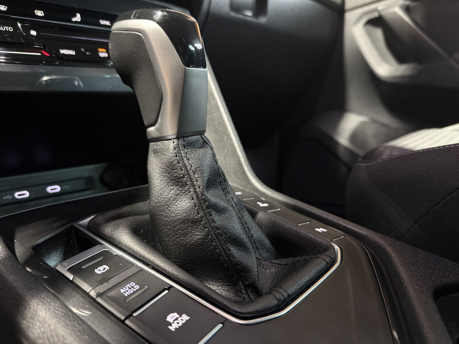 Fahrzeugabbildung Volkswagen Tiguan 1,4 eHybrid Active DSG *Navi*ACC*LED*AHK