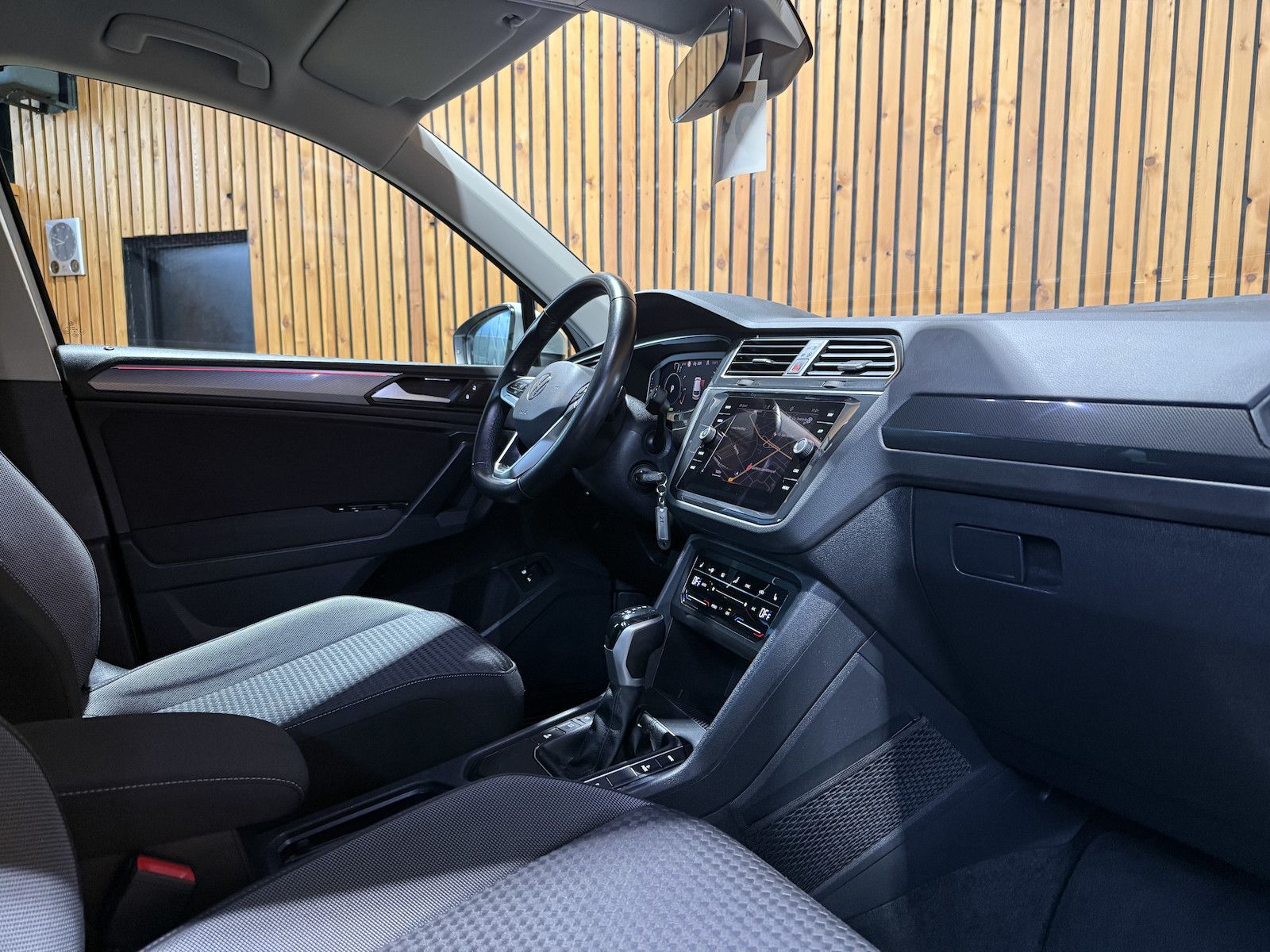 Fahrzeugabbildung Volkswagen Tiguan 1,4 eHybrid Active DSG *Navi*ACC*LED*AHK