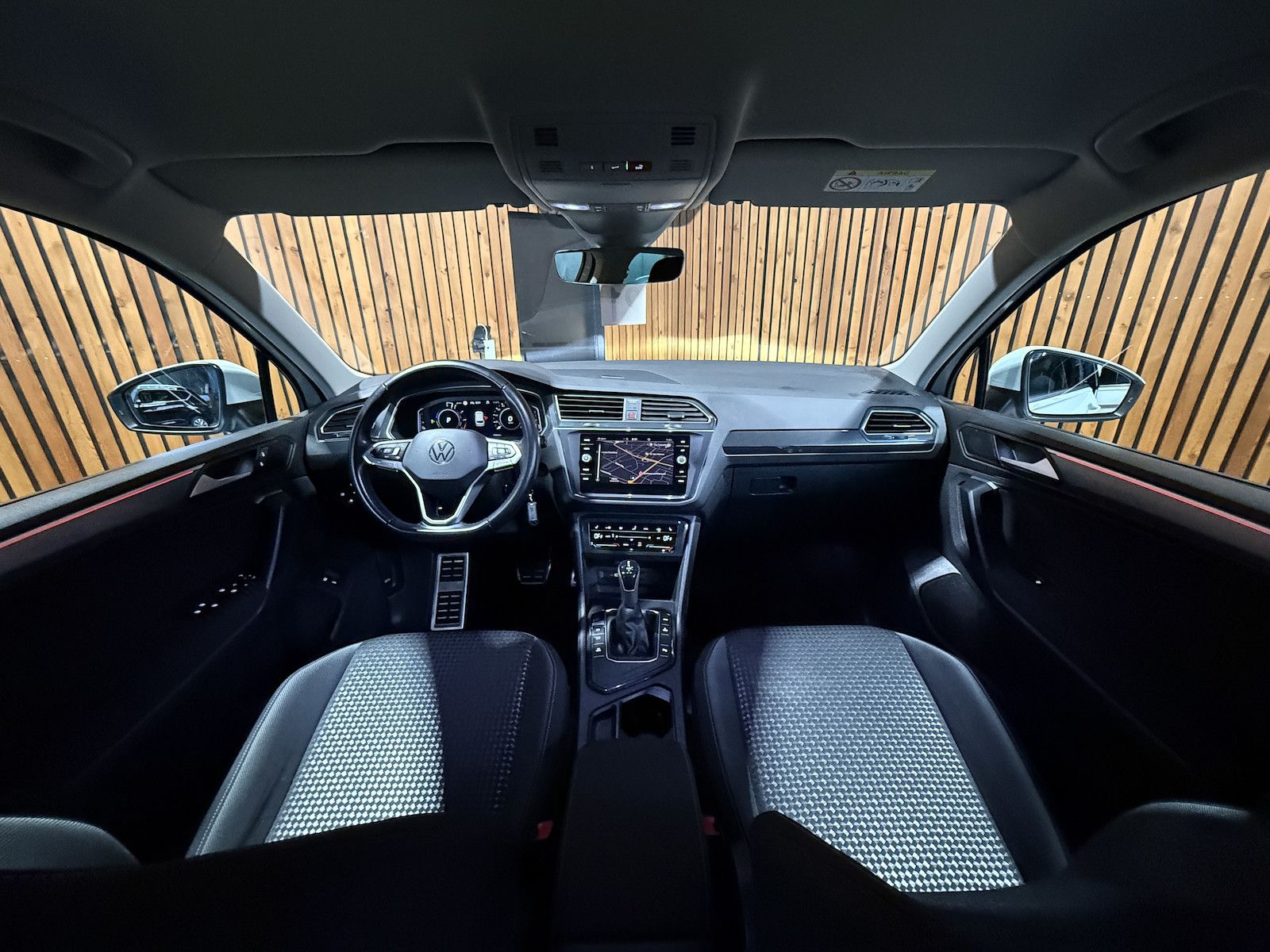 Fahrzeugabbildung Volkswagen Tiguan 1,4 eHybrid Active DSG *Navi*ACC*LED*AHK