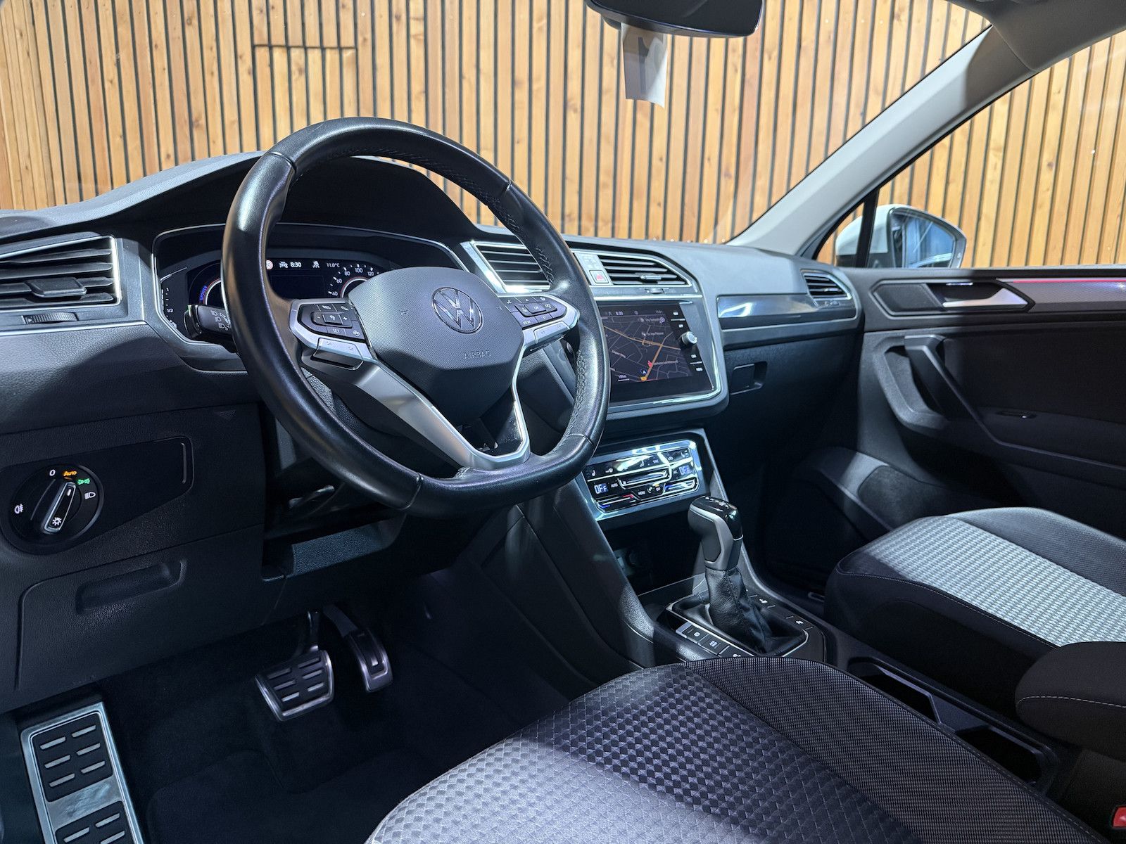 Fahrzeugabbildung Volkswagen Tiguan 1,4 eHybrid Active DSG *Navi*ACC*LED*AHK