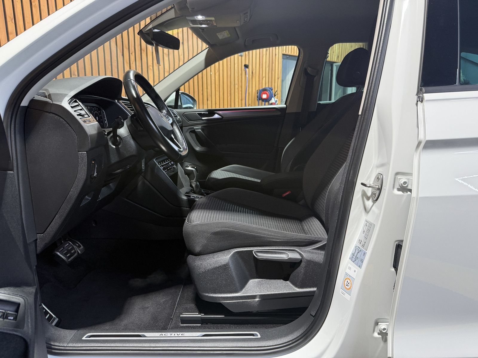 Fahrzeugabbildung Volkswagen Tiguan 1,4 eHybrid Active DSG *Navi*ACC*LED*AHK