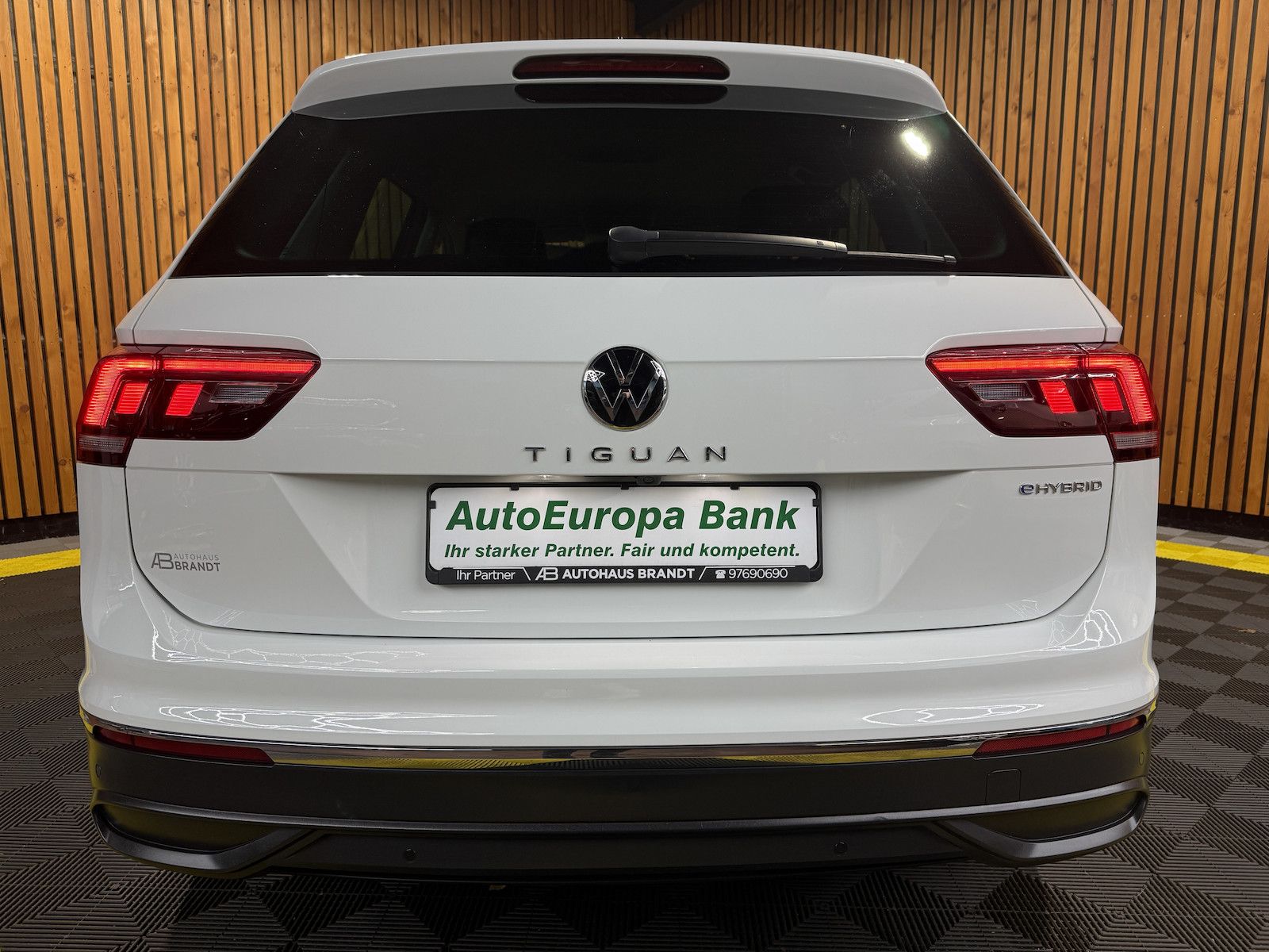 Fahrzeugabbildung Volkswagen Tiguan 1,4 eHybrid Active DSG *Navi*ACC*LED*AHK