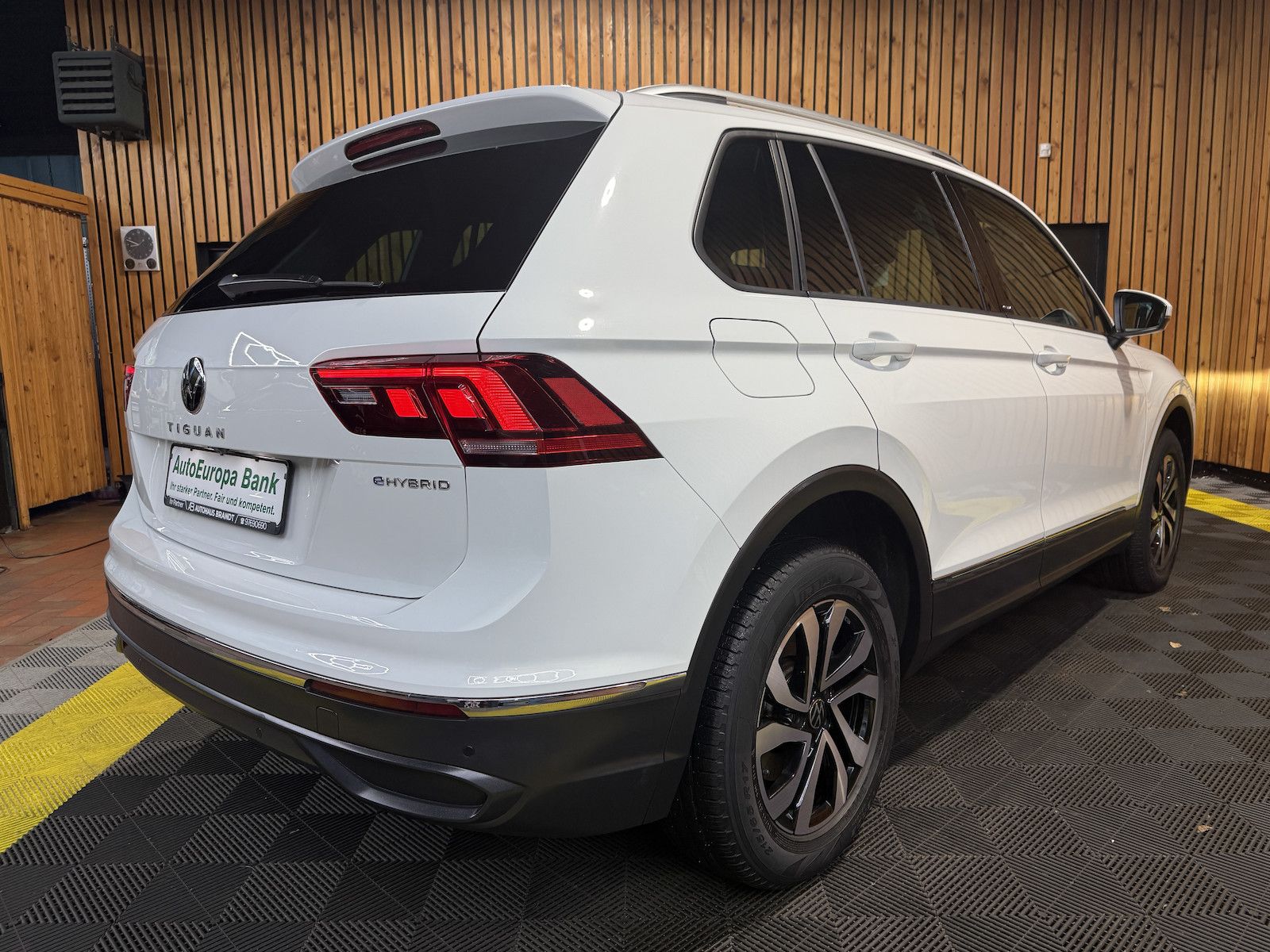 Fahrzeugabbildung Volkswagen Tiguan 1,4 eHybrid Active DSG *Navi*ACC*LED*AHK