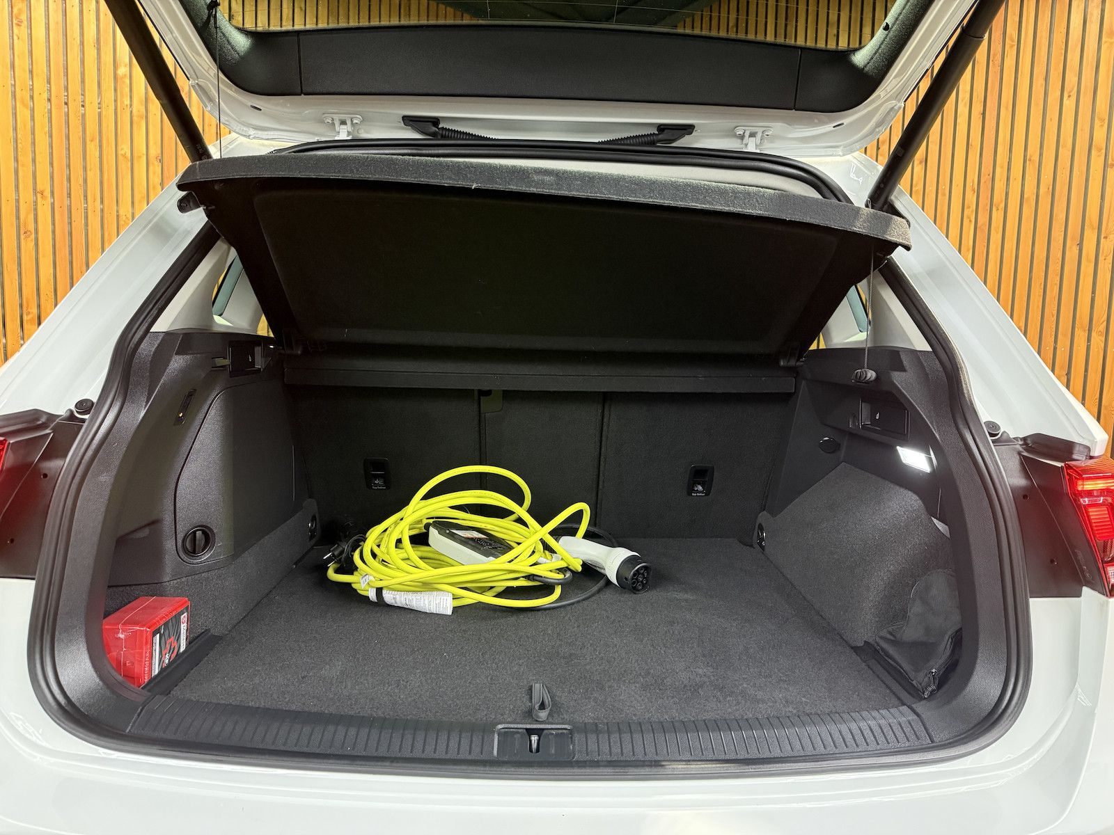 Fahrzeugabbildung Volkswagen Tiguan 1,4 eHybrid Active DSG *Navi*ACC*LED*AHK