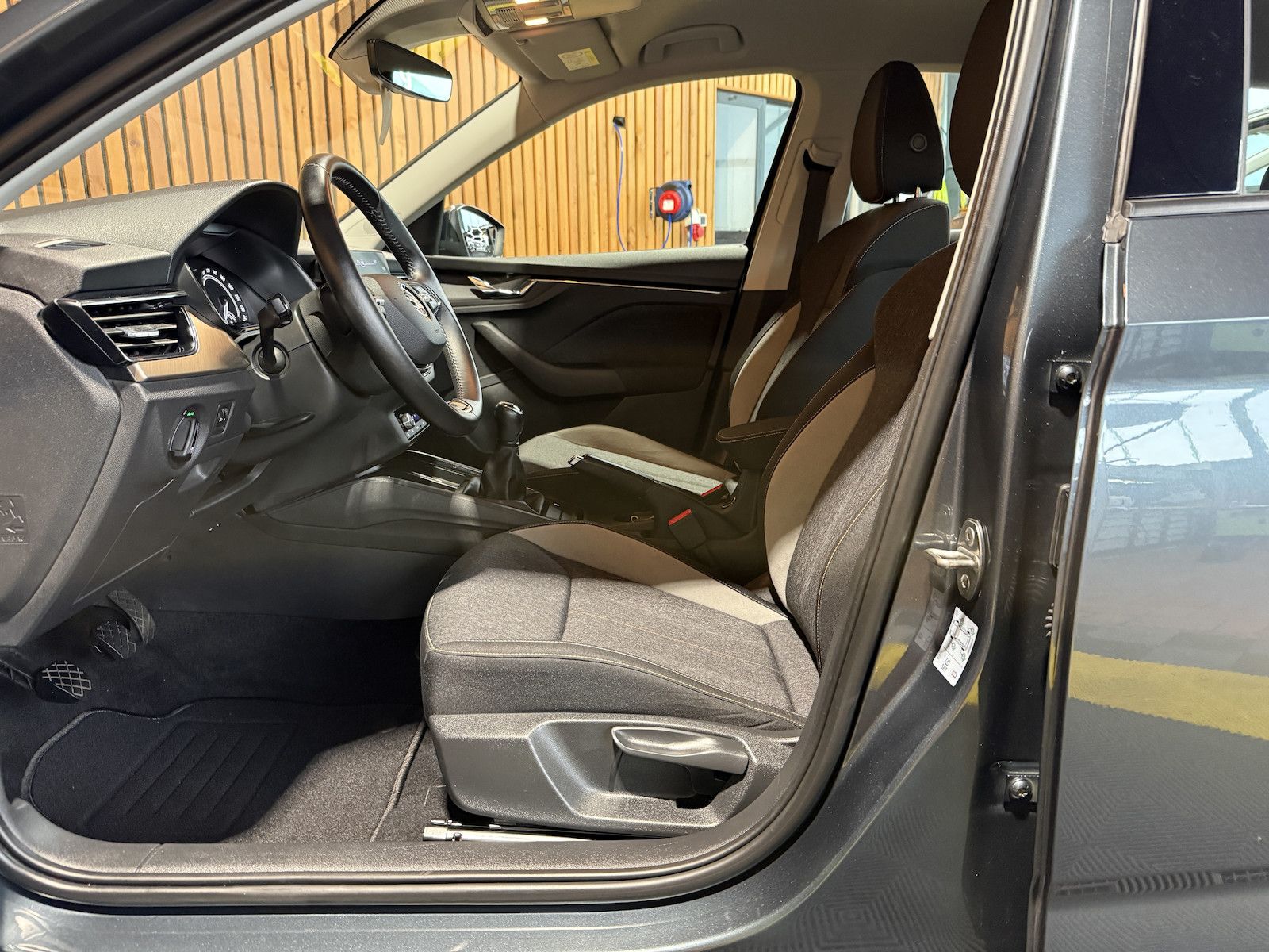 Fahrzeugabbildung SKODA Kamiq Style TSI *LED*App*Tempo*Alu*PDC*SHz*