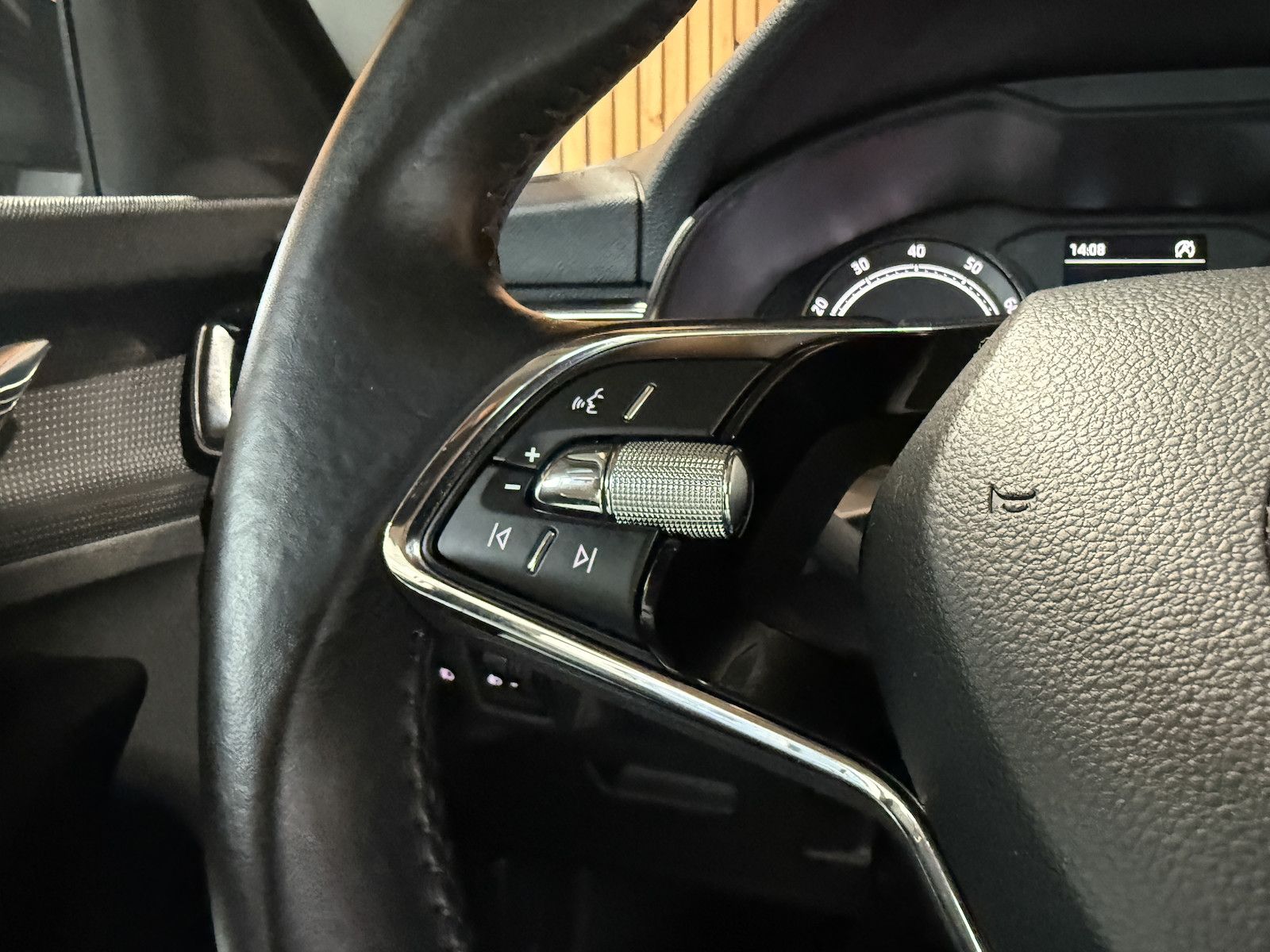 Fahrzeugabbildung SKODA Kamiq Style TSI *LED*App*Tempo*Alu*PDC*SHz*