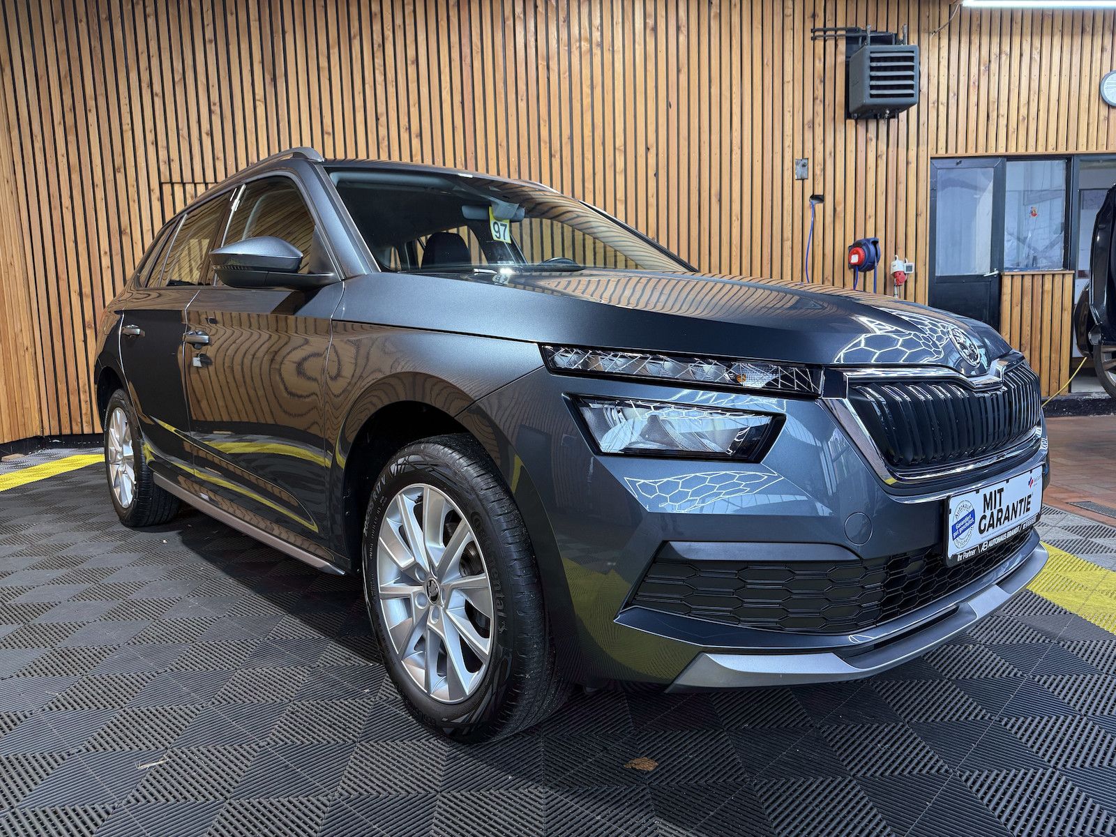 Fahrzeugabbildung SKODA Kamiq Style TSI *LED*App*Tempo*Alu*PDC*SHz*